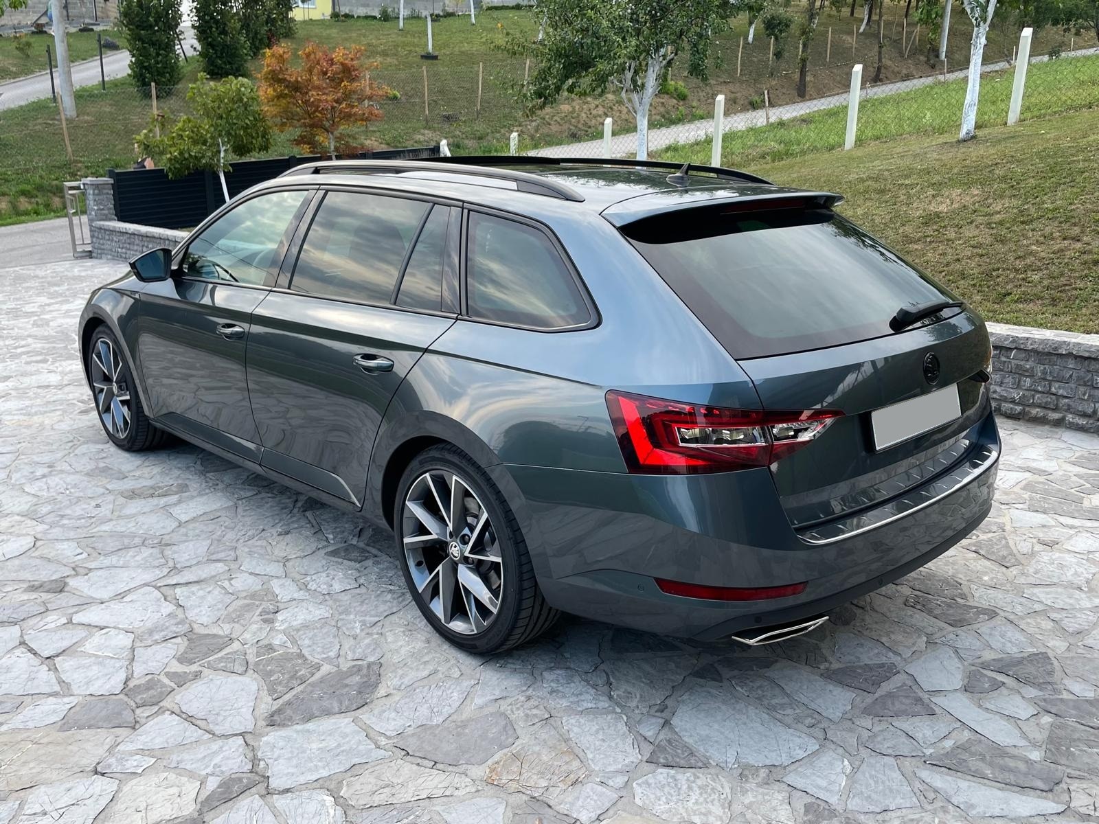 SKODA Superb Combi 2.0 TSI 280 SportLine 4x4 DSG-image-3