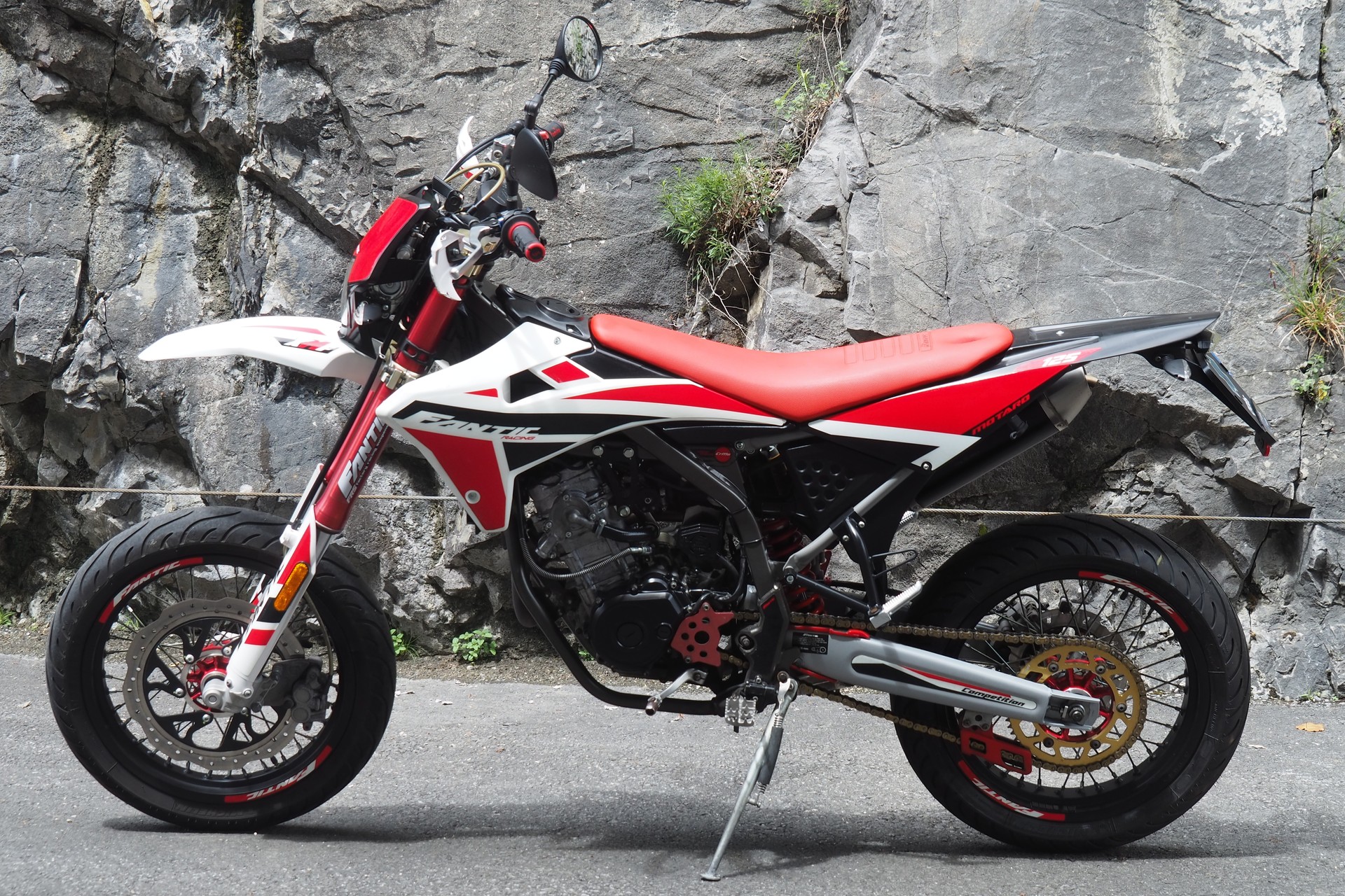 FANTIC XMF 125 Motard-showroom-element-3