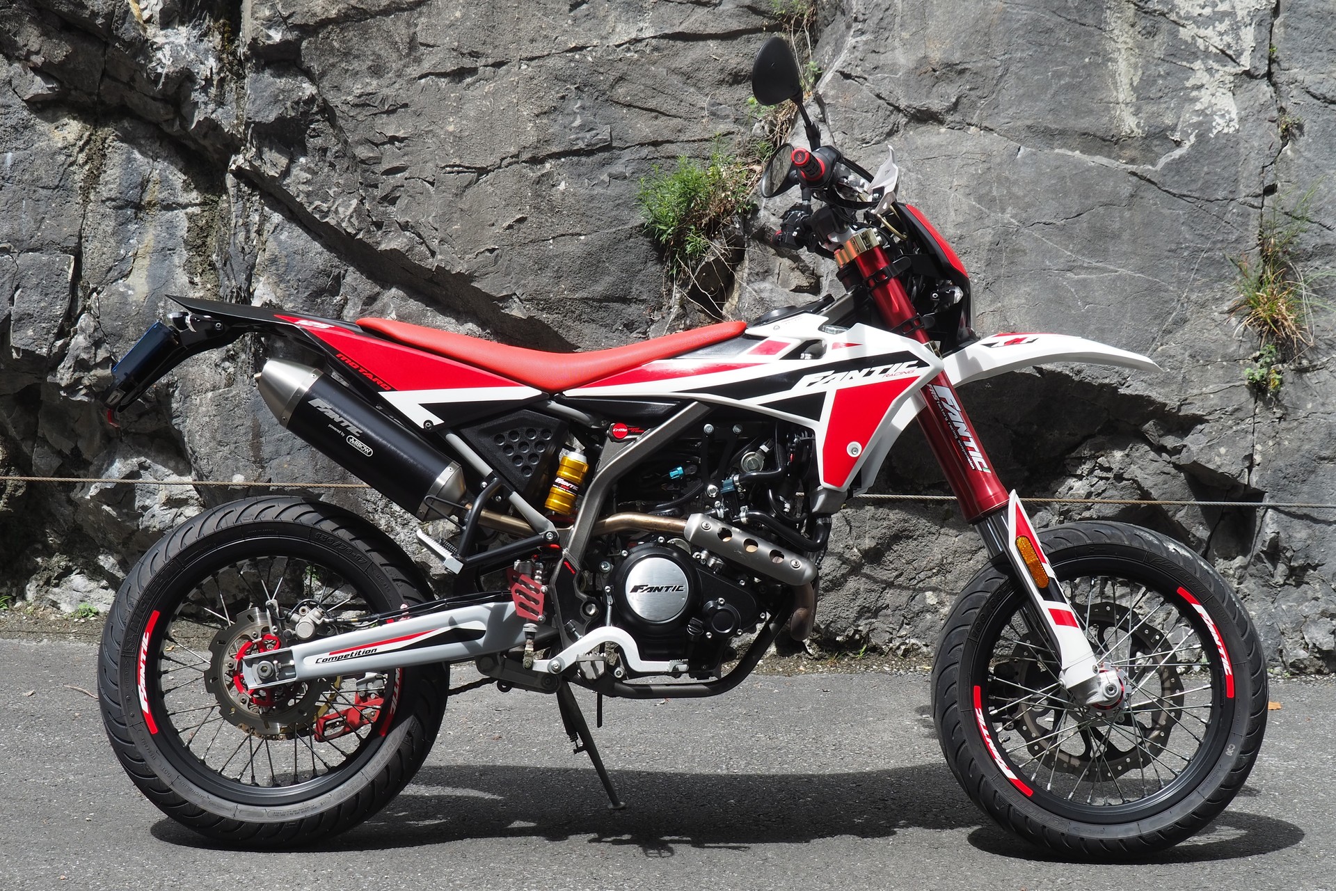 FANTIC XMF 125 Motard-showroom-element-2