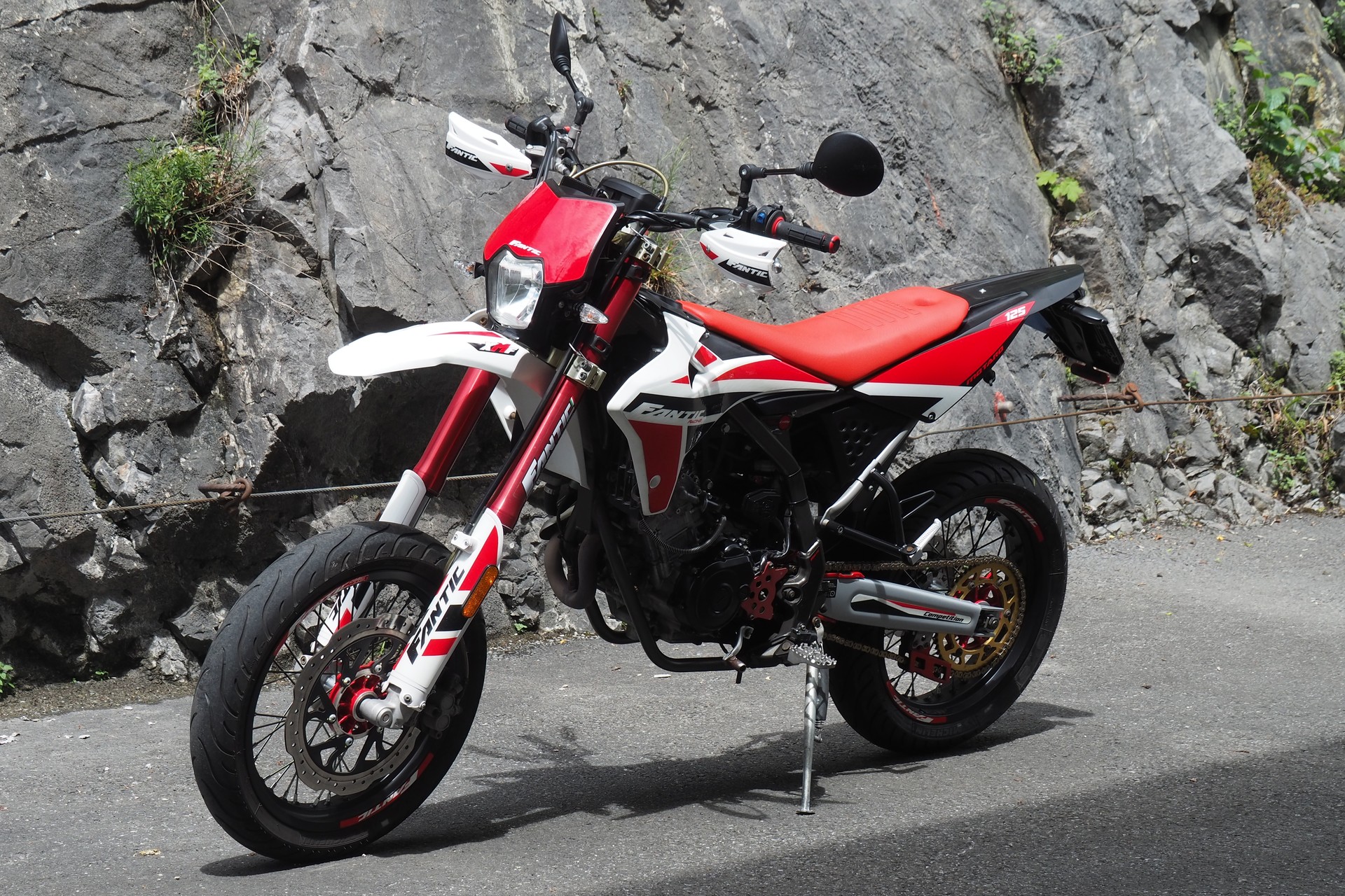 FANTIC XMF 125 Motard-showroom-element-1
