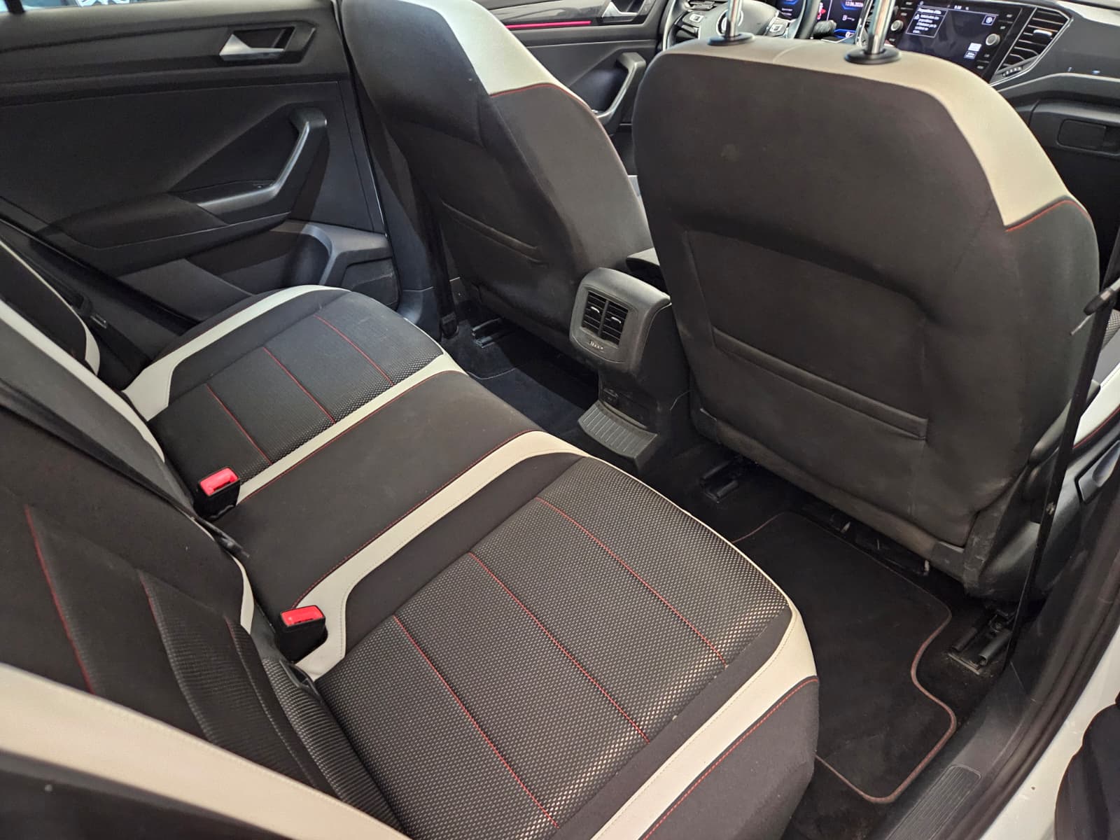 VW T-Roc 2.0 TSI Sport DSG 4Motion-image-13