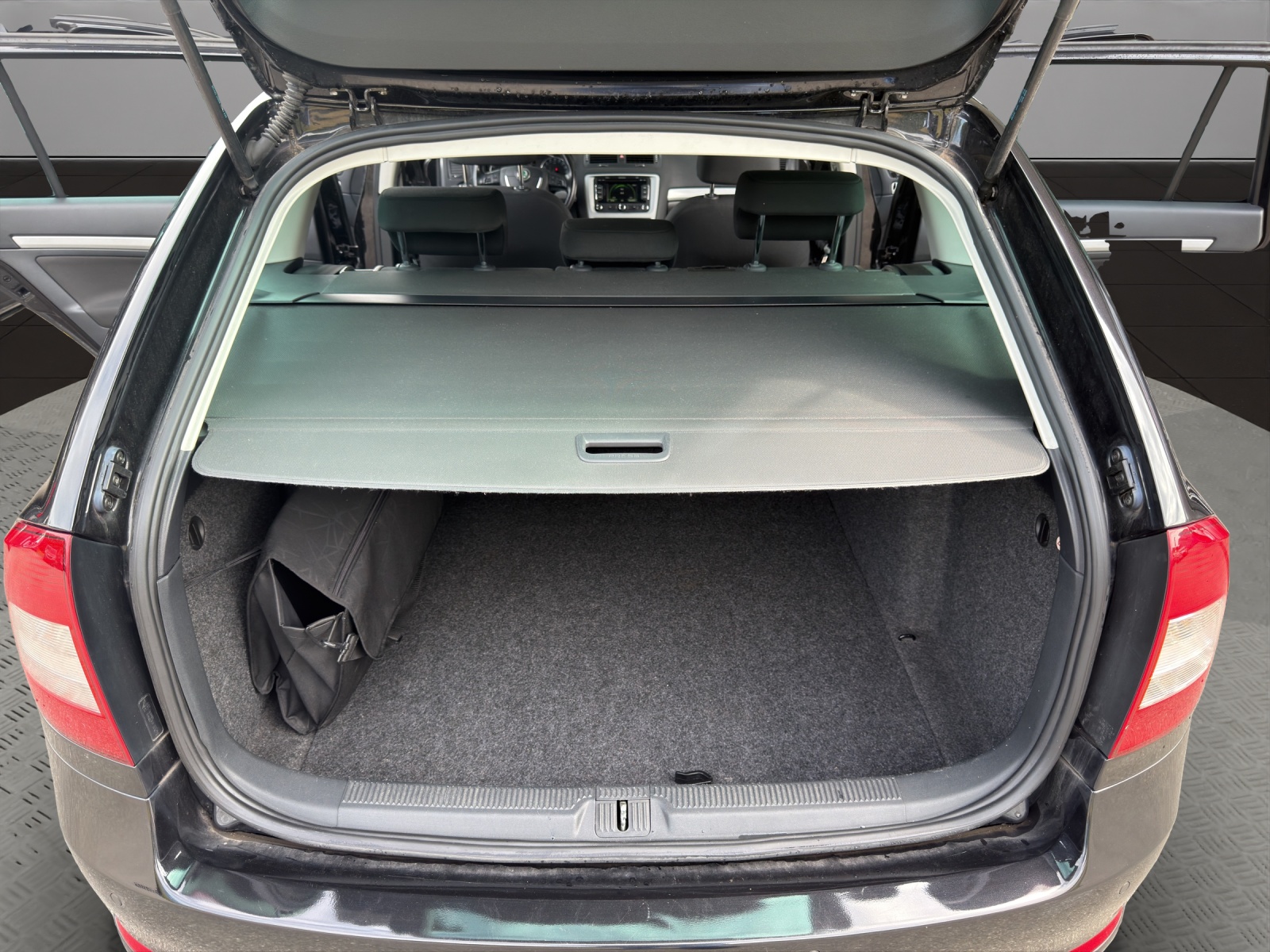 SKODA Octavia Combi 1.8 TSI Ambition-image-18
