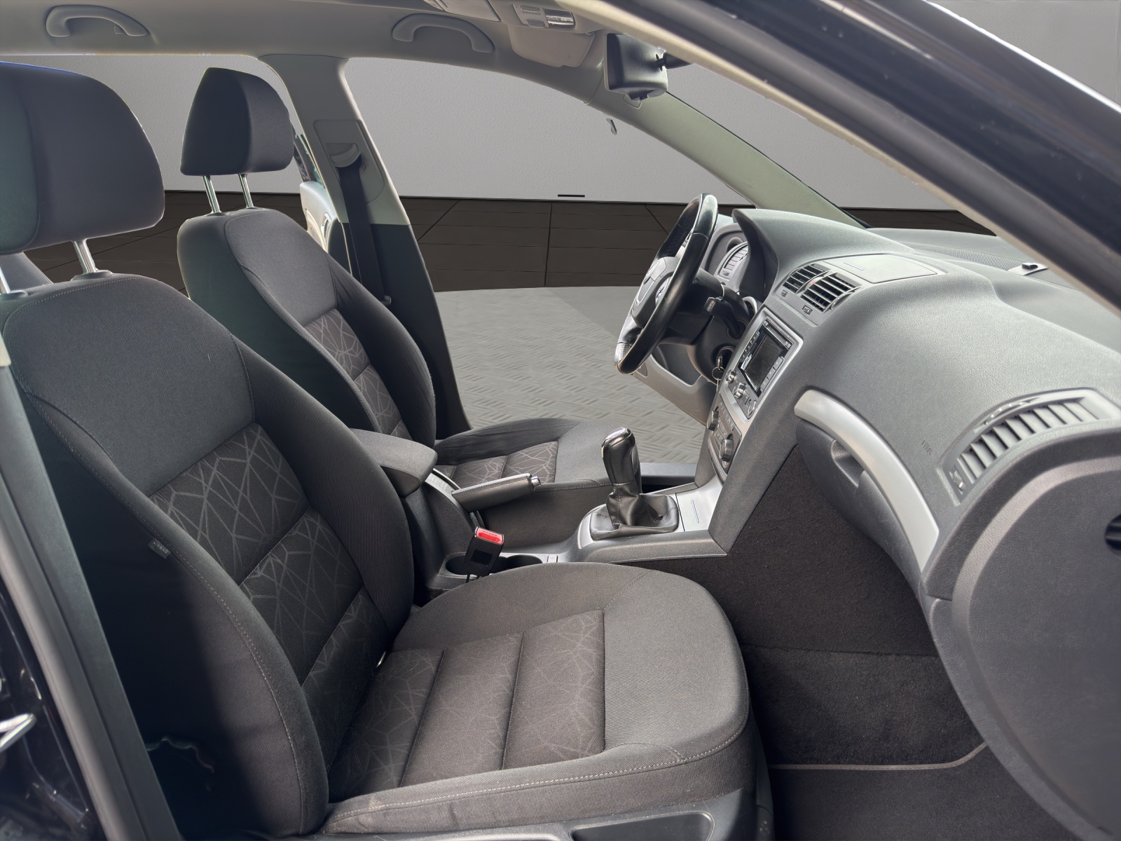 SKODA Octavia Combi 1.8 TSI Ambition-image-16