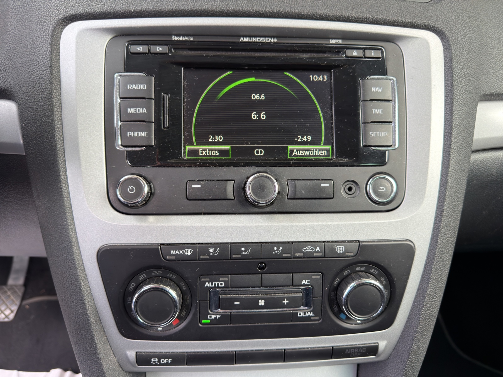 SKODA Octavia Combi 1.8 TSI Ambition-image-14