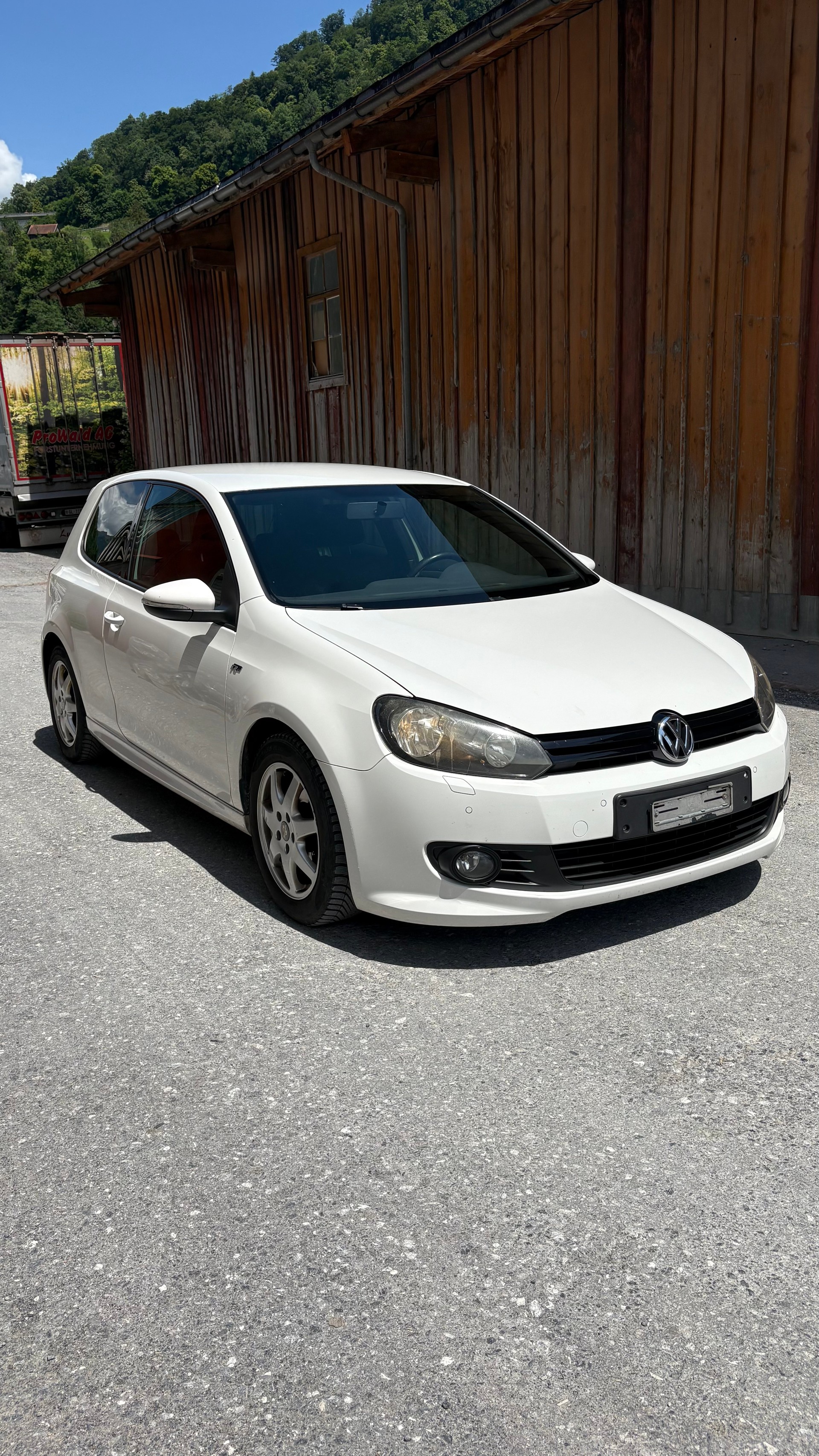 VW Golf 1.4 TSI Highline R-Line-image-2