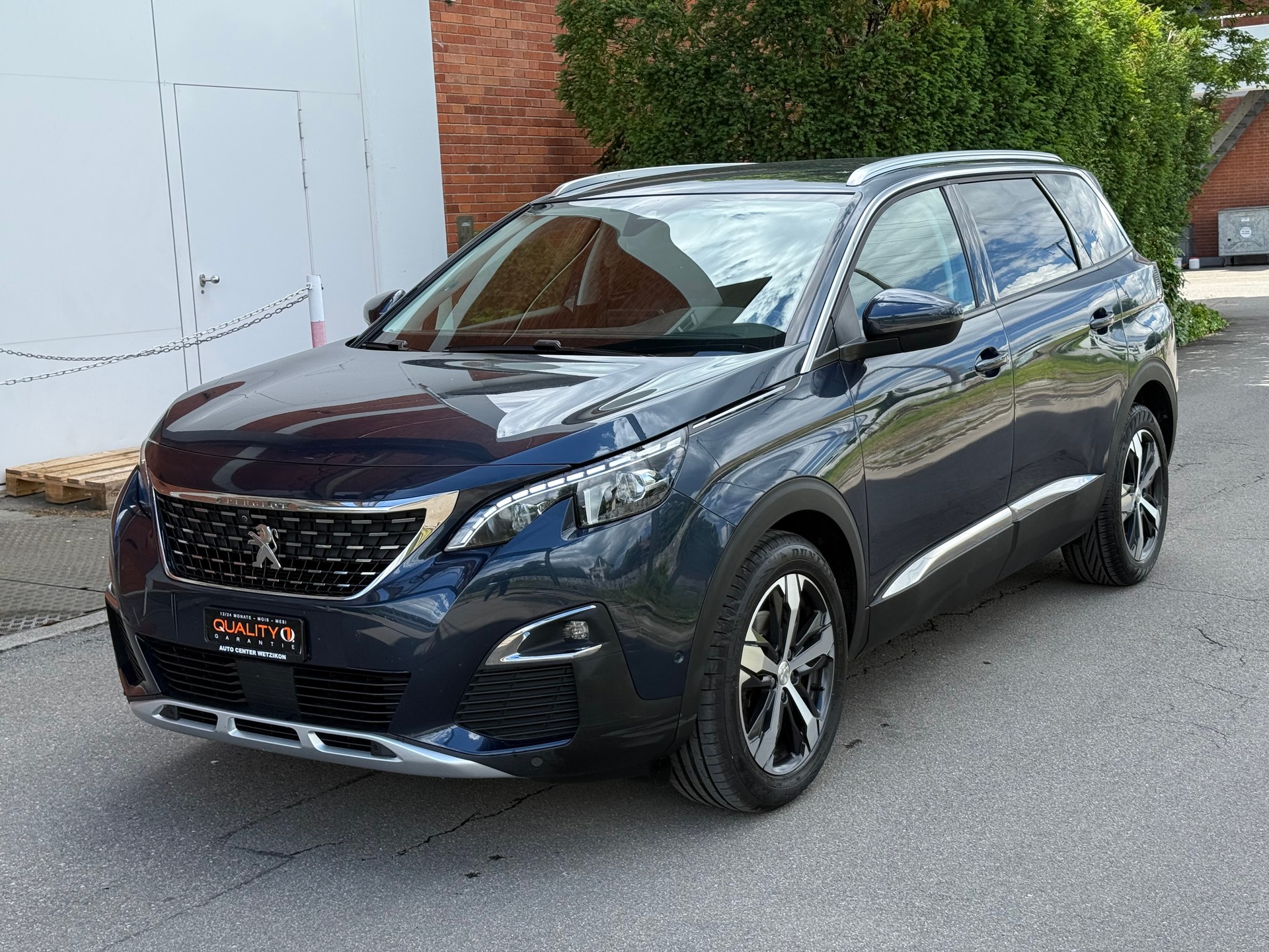 PEUGEOT 5008 1.2 Pure Tech Active-image-1