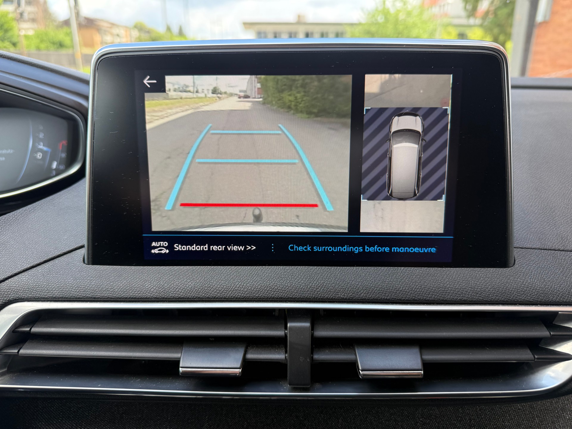 PEUGEOT 5008 1.2 Pure Tech Active-image-9
