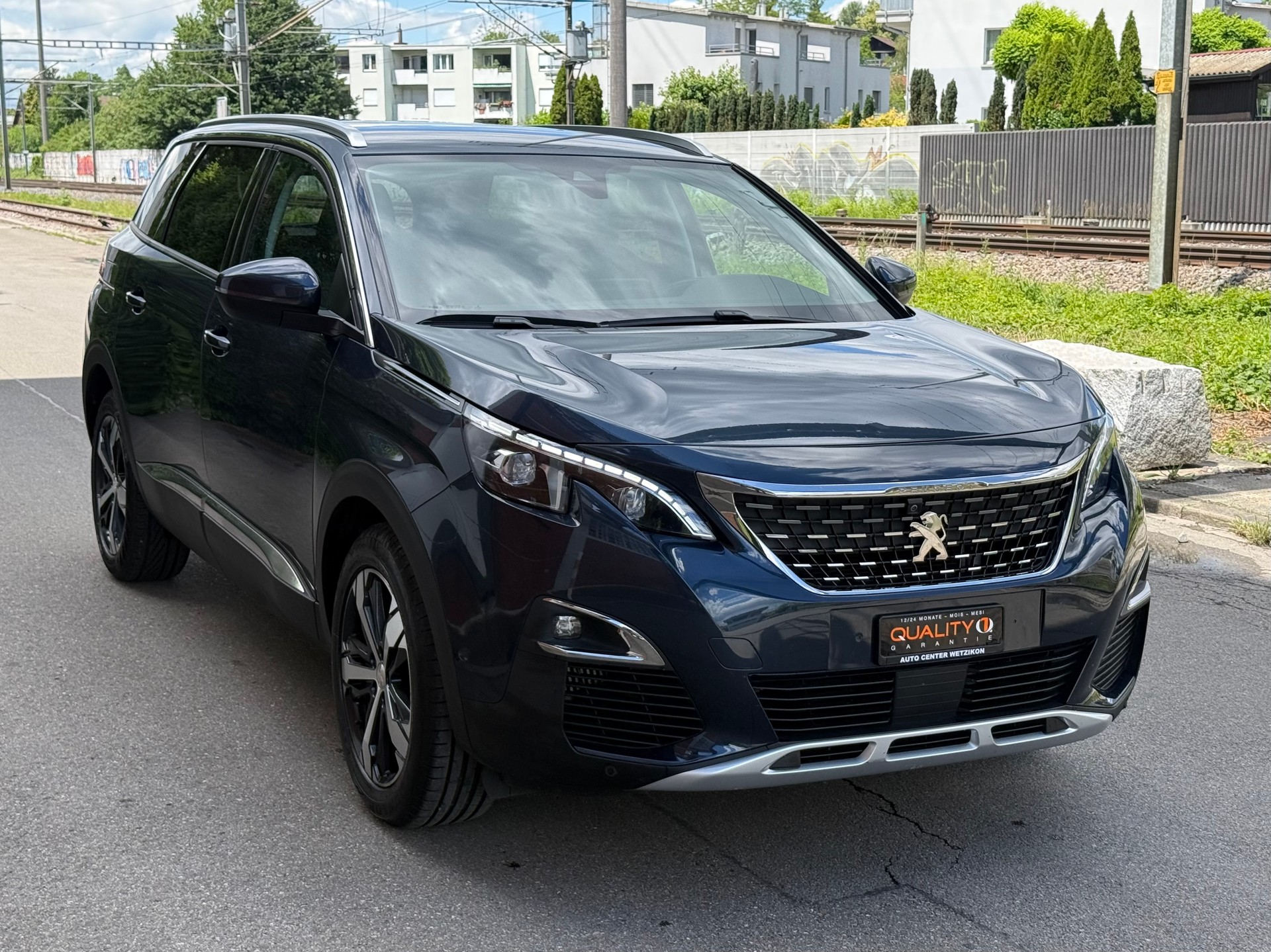 PEUGEOT 5008 1.2 Pure Tech Active-image-2