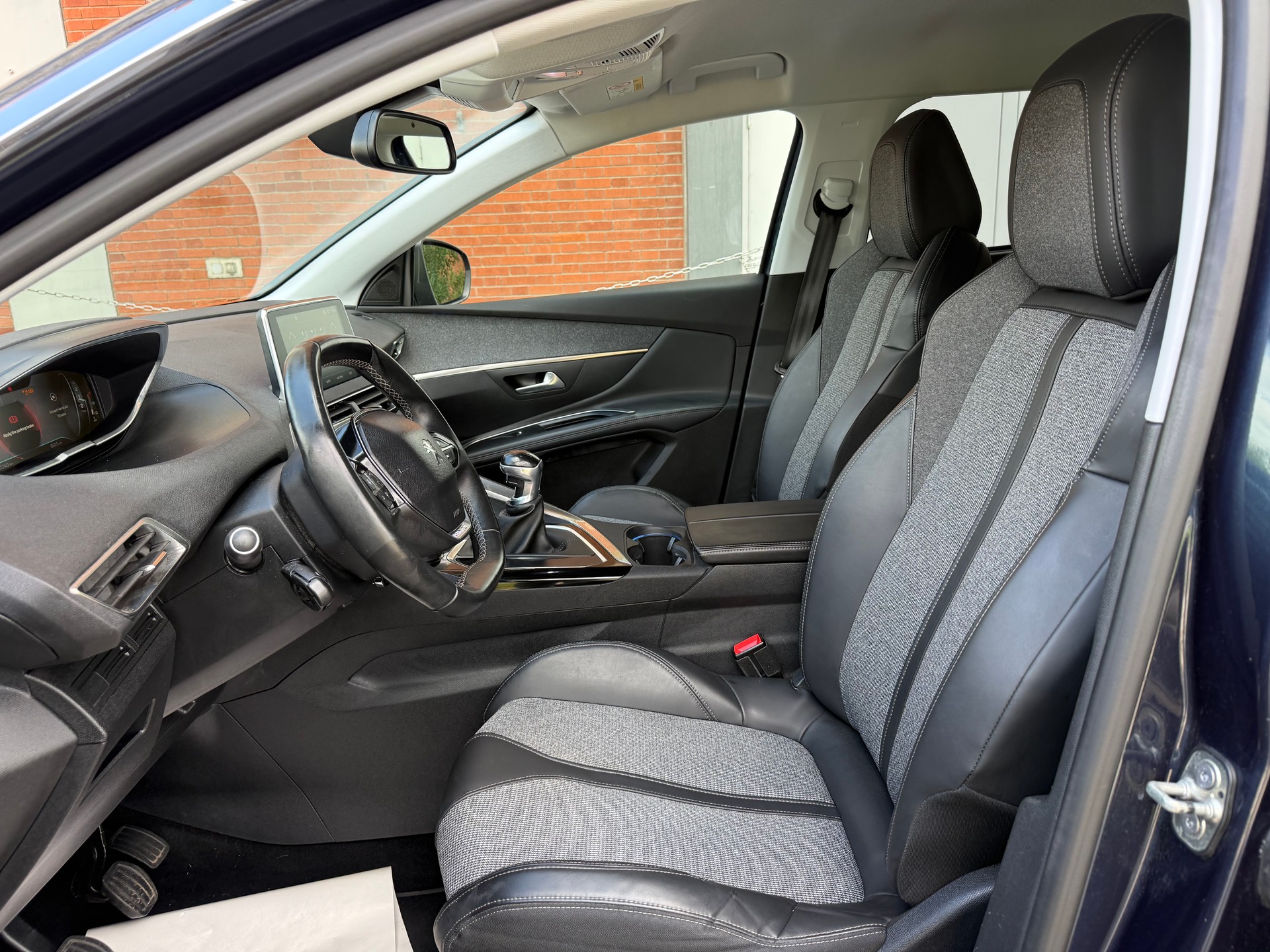 PEUGEOT 5008 1.2 Pure Tech Active-image-6