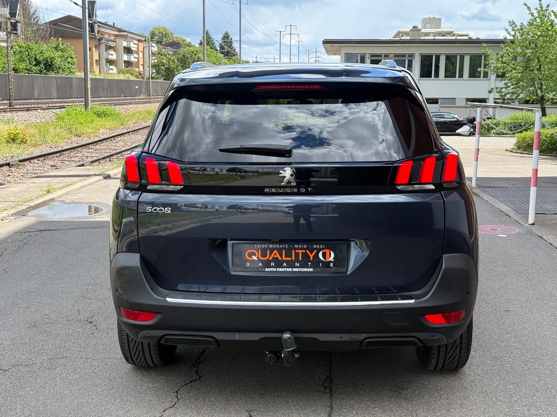 PEUGEOT 5008 1.2 Pure Tech Active-image-4