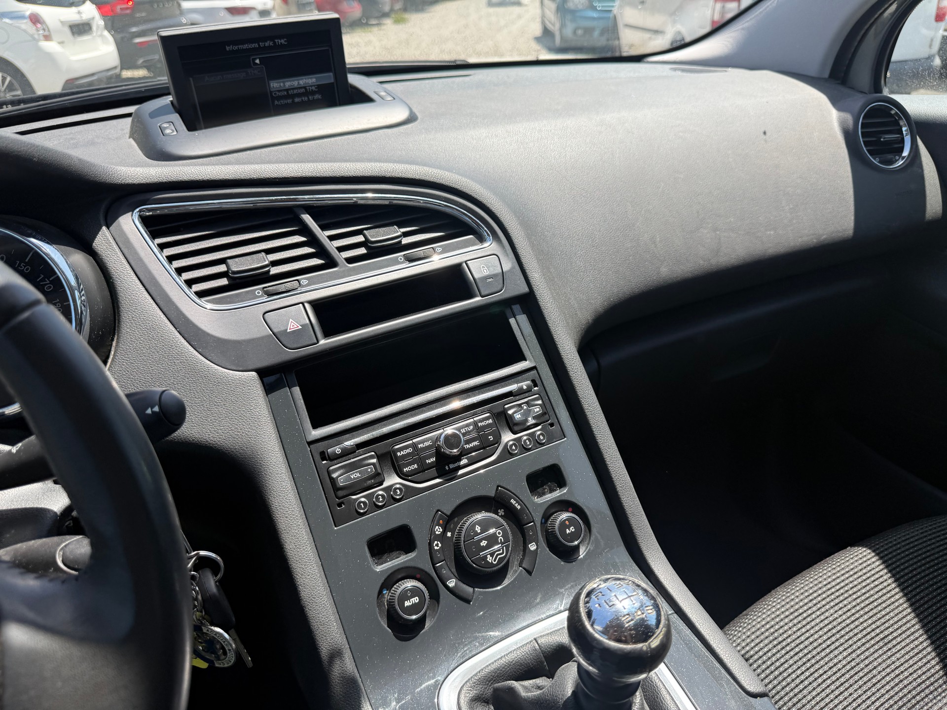 PEUGEOT 5008 1.6 16V T Allure-image-13