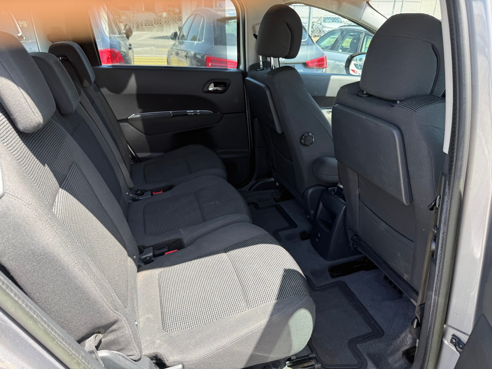 PEUGEOT 5008 1.6 16V T Allure-image-10