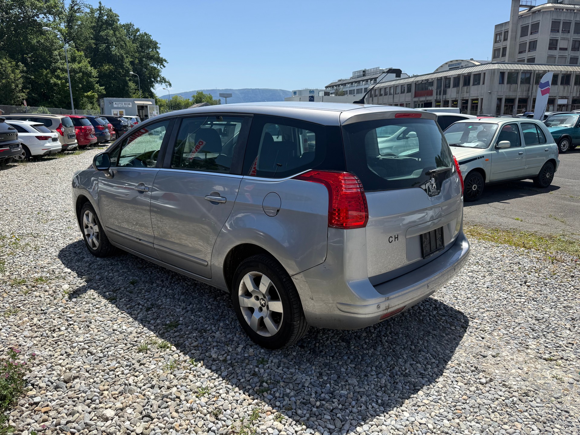PEUGEOT 5008 1.6 16V T Allure-image-5
