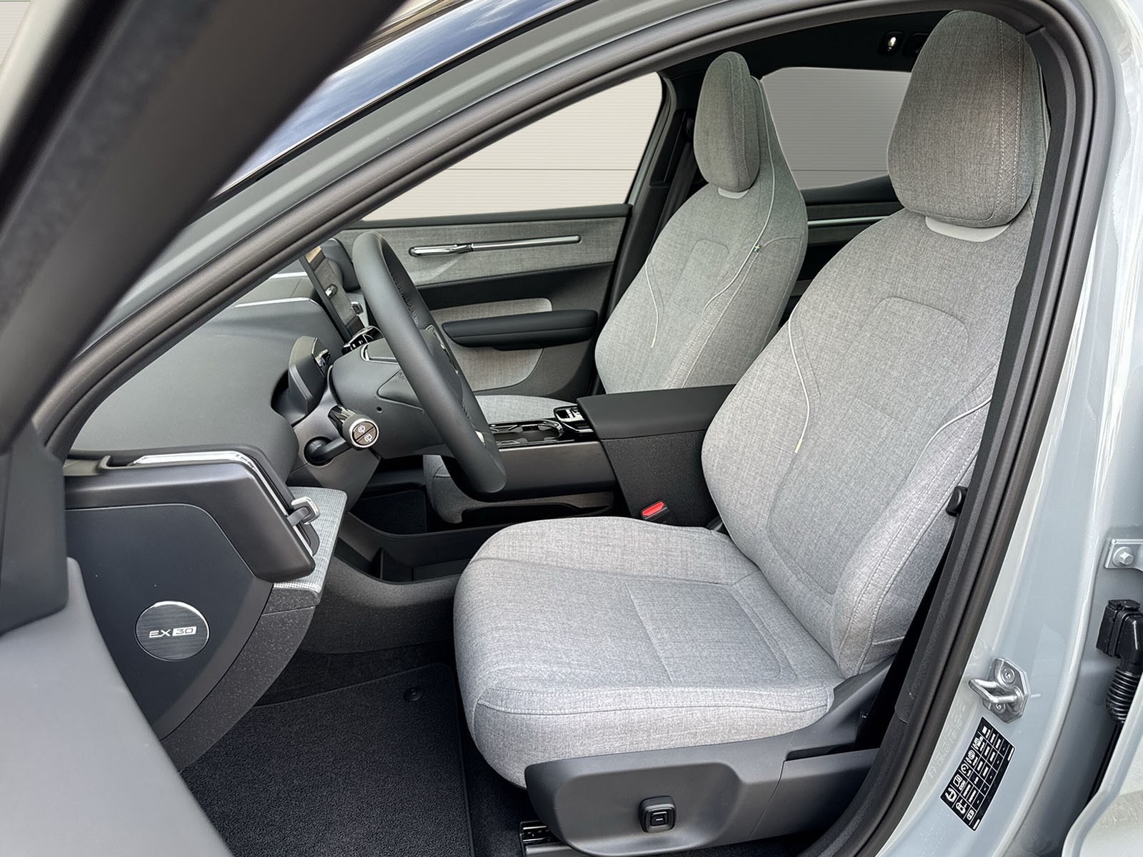 VOLVO EX30 E60 Twin Ultra Performance AWD-image-7