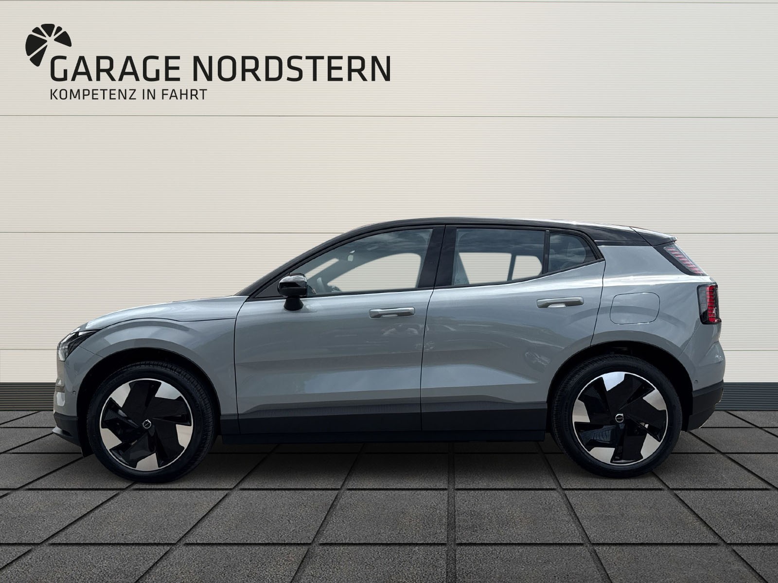 VOLVO EX30 E60 Twin Ultra Performance AWD-image-1