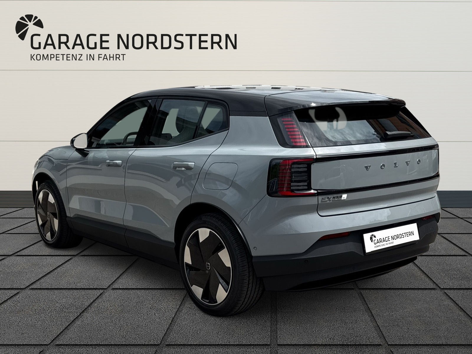 VOLVO EX30 E60 Twin Ultra Performance AWD-image-2