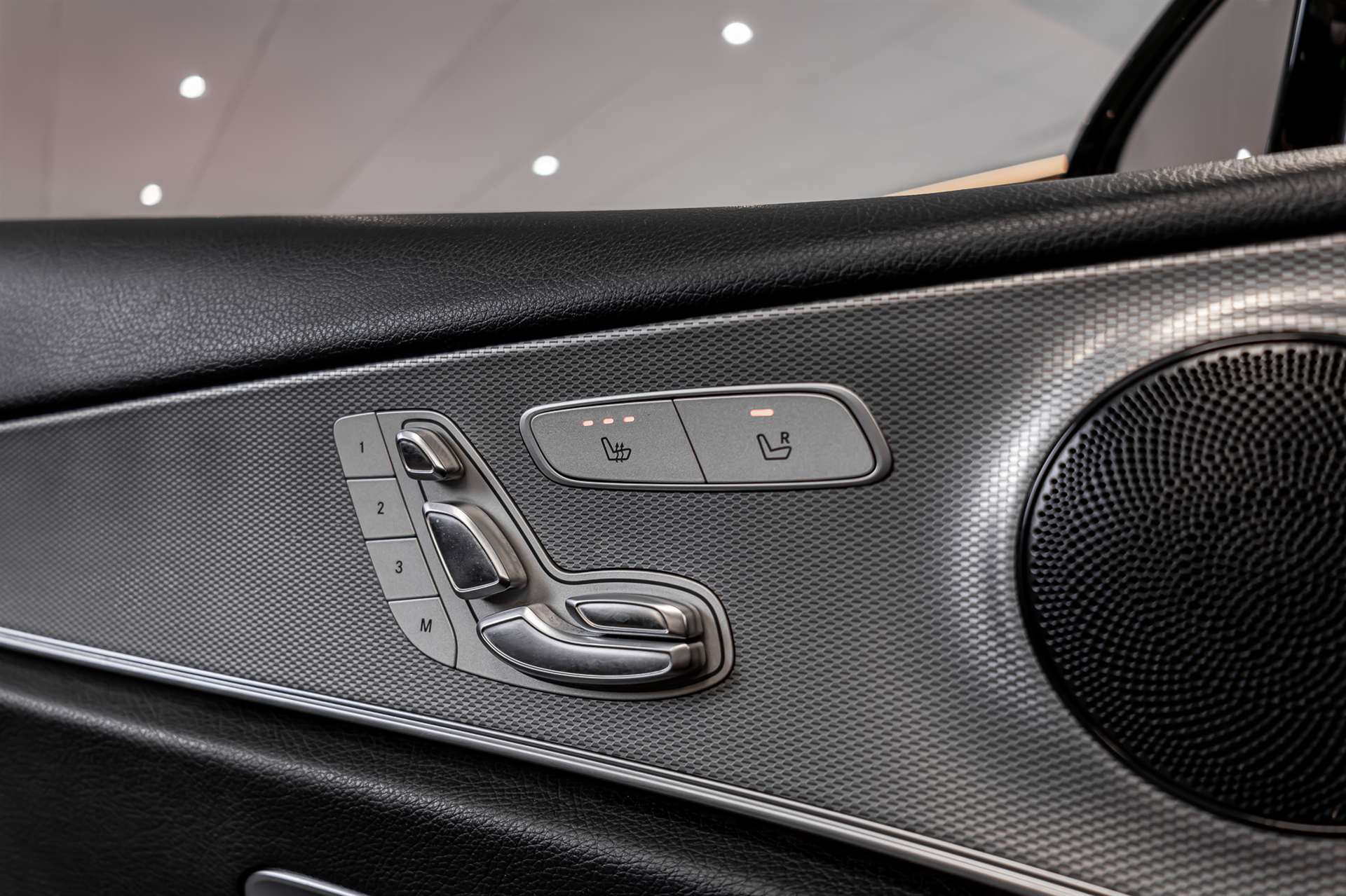 MERCEDES-BENZ E 200 Avantgarde 4Matic 9G-Tronic-image-19