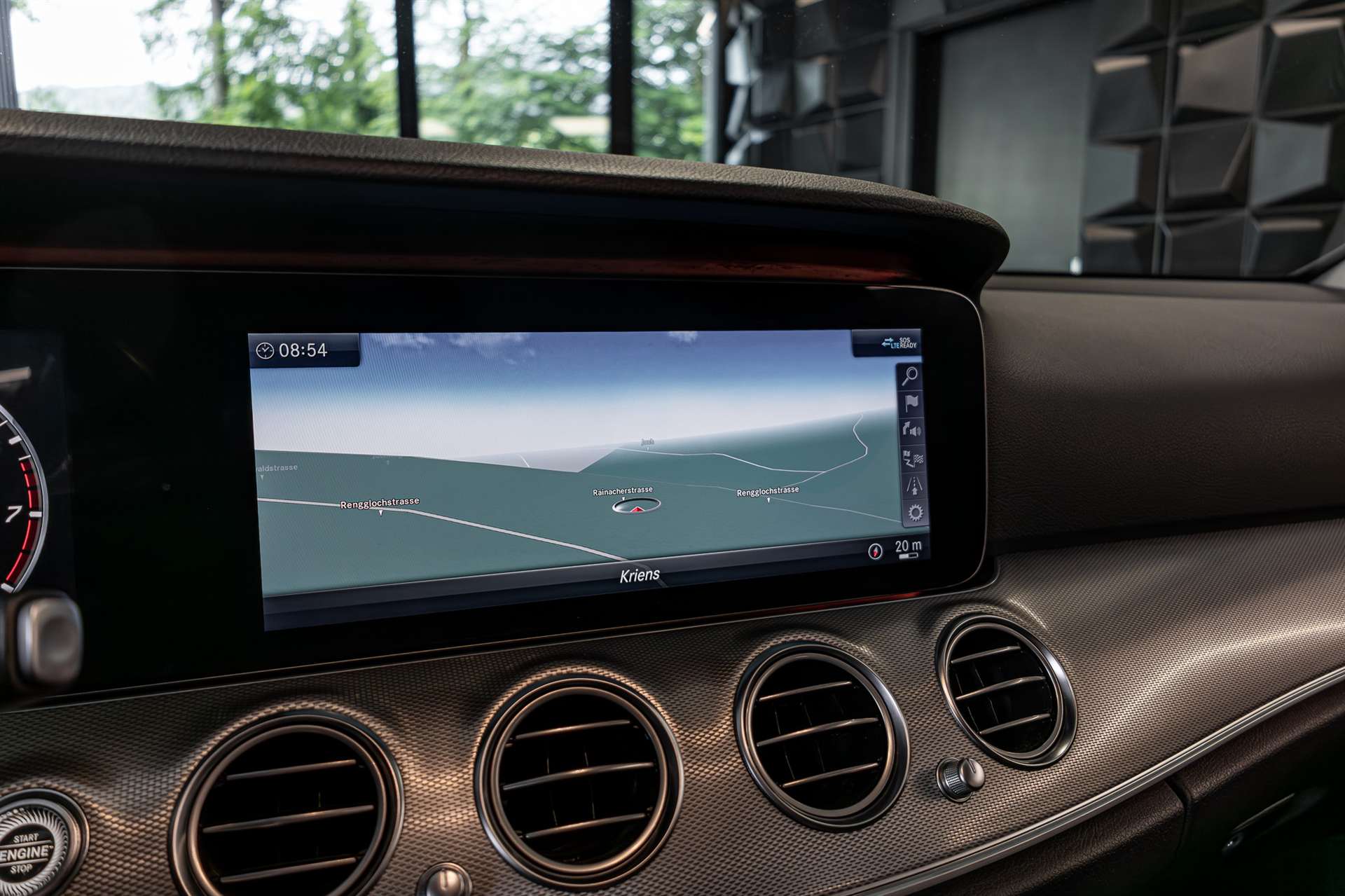 MERCEDES-BENZ E 200 Avantgarde 4Matic 9G-Tronic-image-14