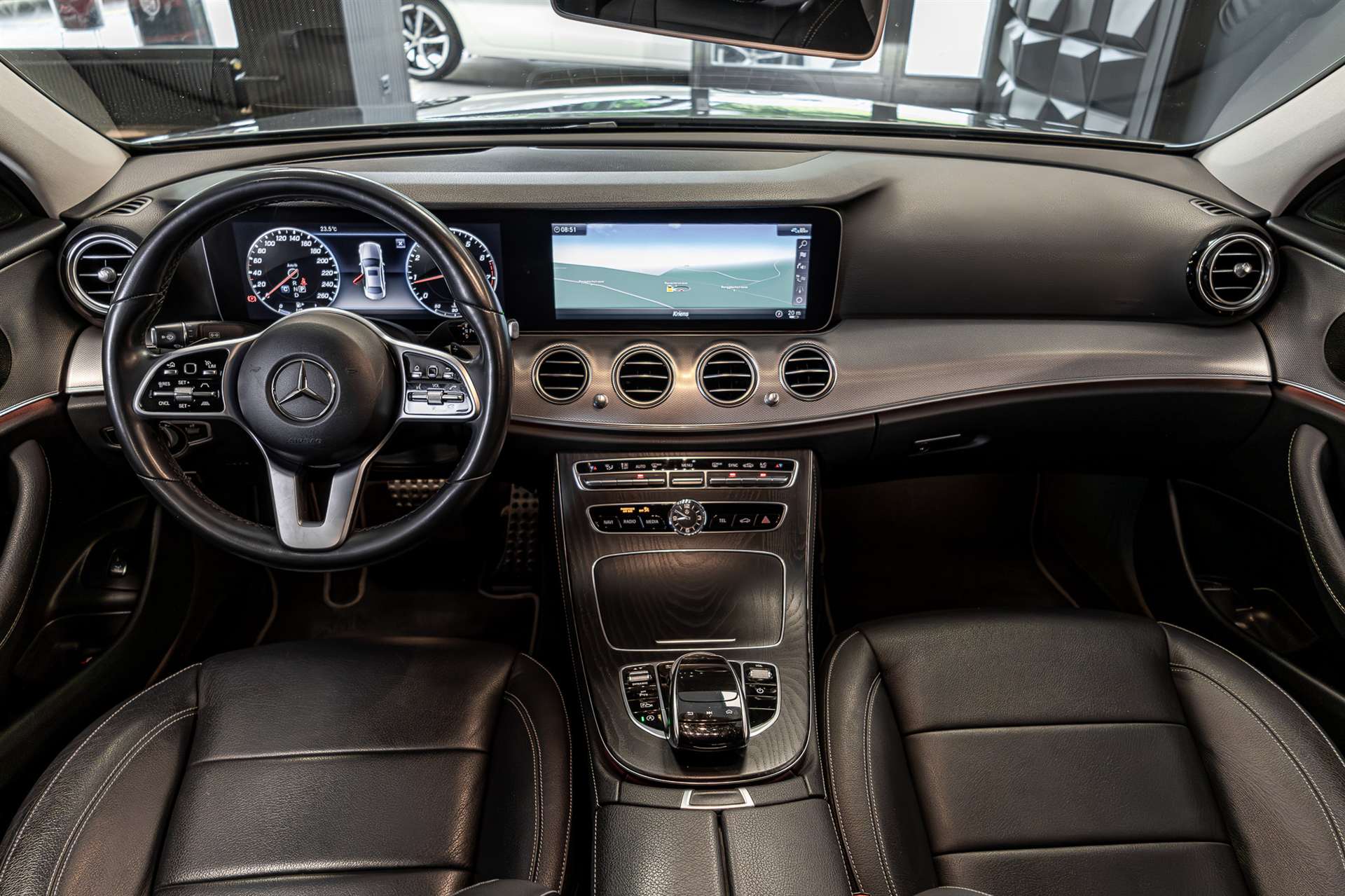 MERCEDES-BENZ E 200 Avantgarde 4Matic 9G-Tronic-image-5