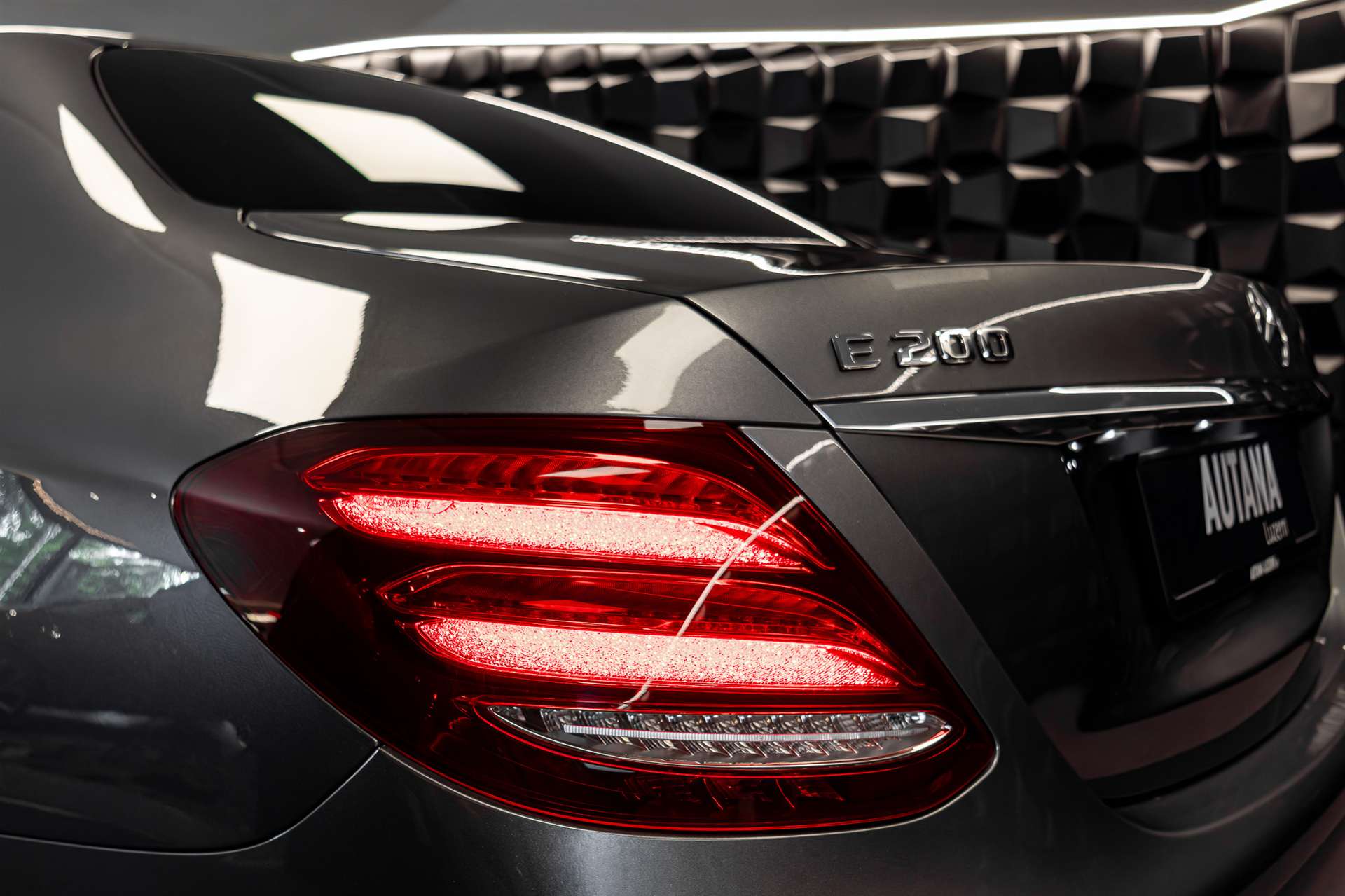 MERCEDES-BENZ E 200 Avantgarde 4Matic 9G-Tronic-image-29