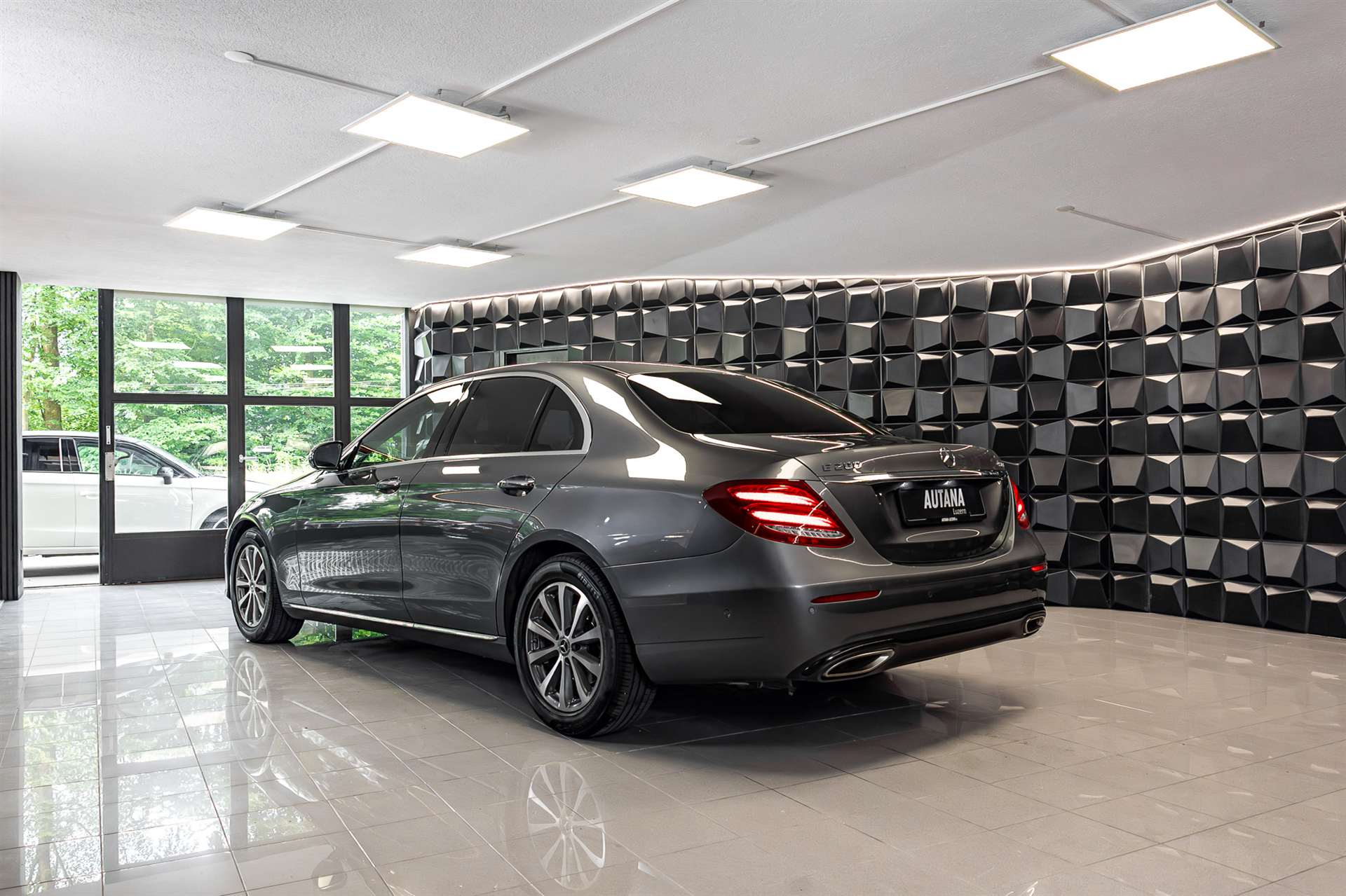 MERCEDES-BENZ E 200 Avantgarde 4Matic 9G-Tronic-image-2