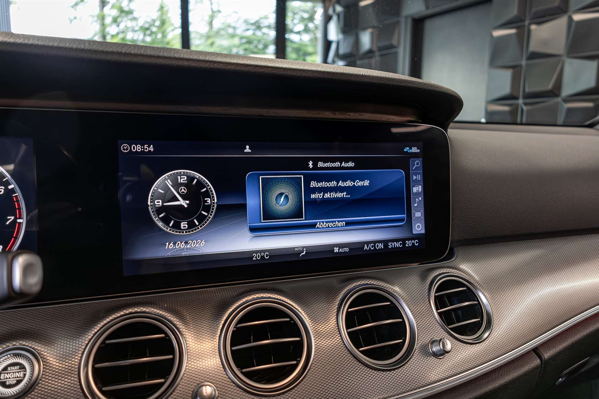 MERCEDES-BENZ E 200 Avantgarde 4Matic 9G-Tronic-image-16