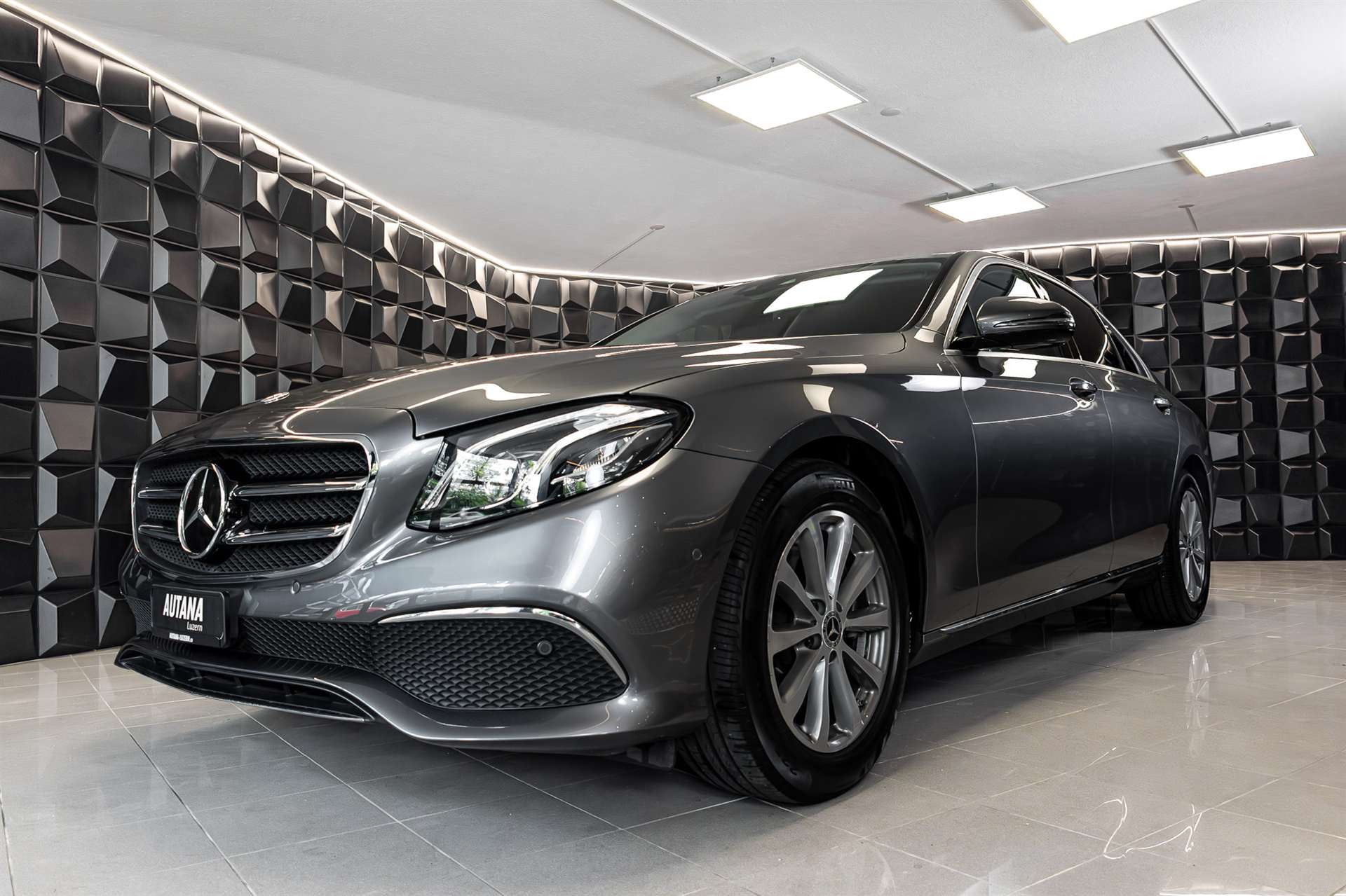 MERCEDES-BENZ E 200 Avantgarde 4Matic 9G-Tronic-image-25