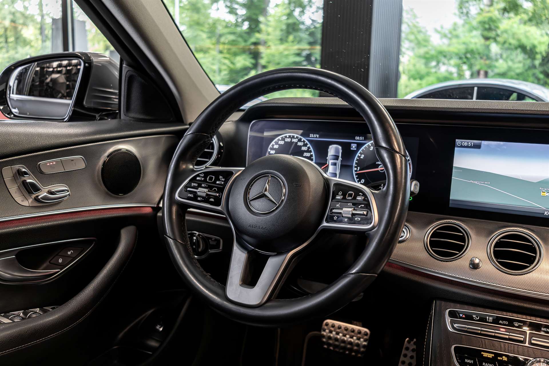 MERCEDES-BENZ E 200 Avantgarde 4Matic 9G-Tronic-image-6