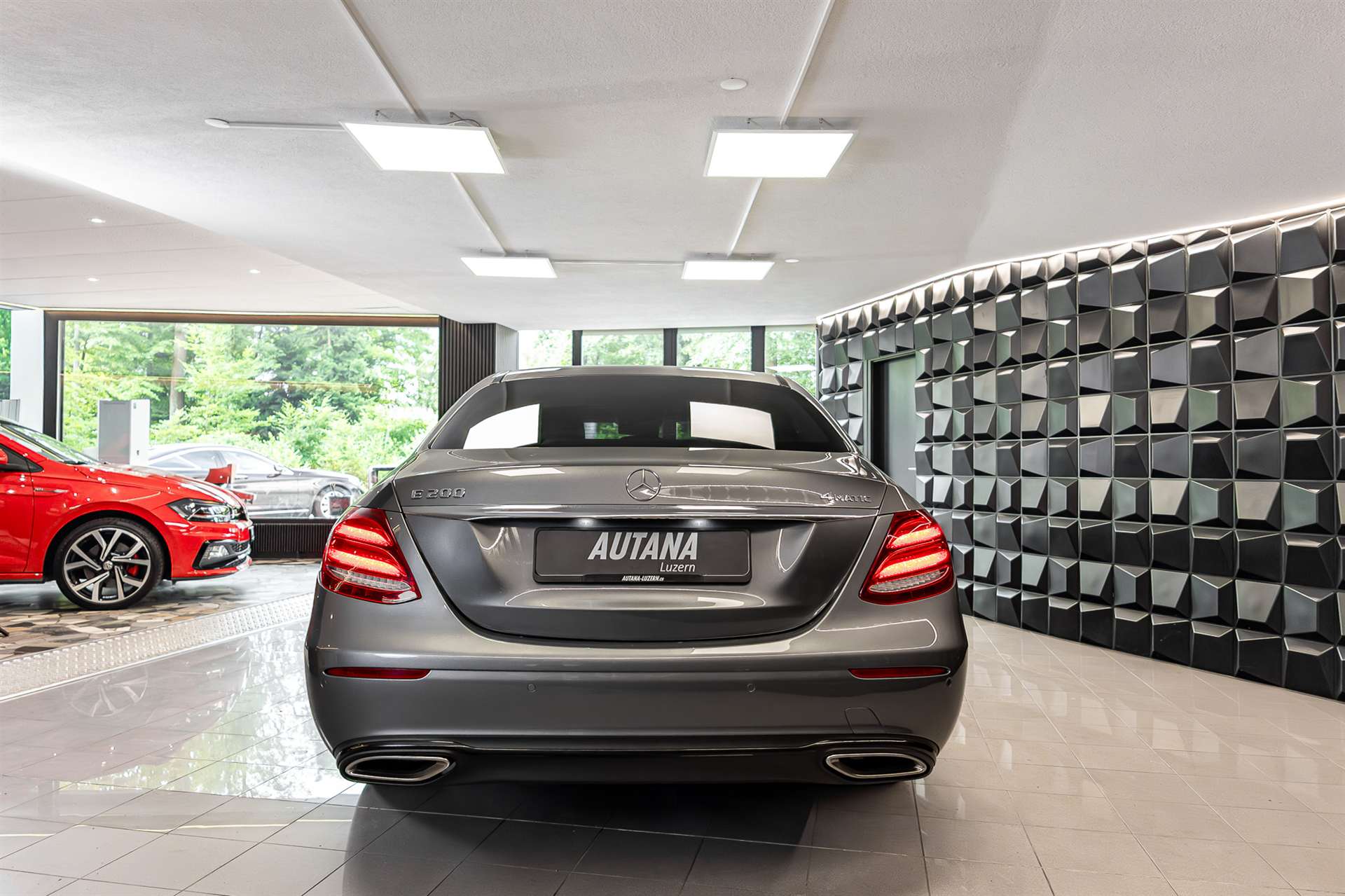 MERCEDES-BENZ E 200 Avantgarde 4Matic 9G-Tronic-image-4