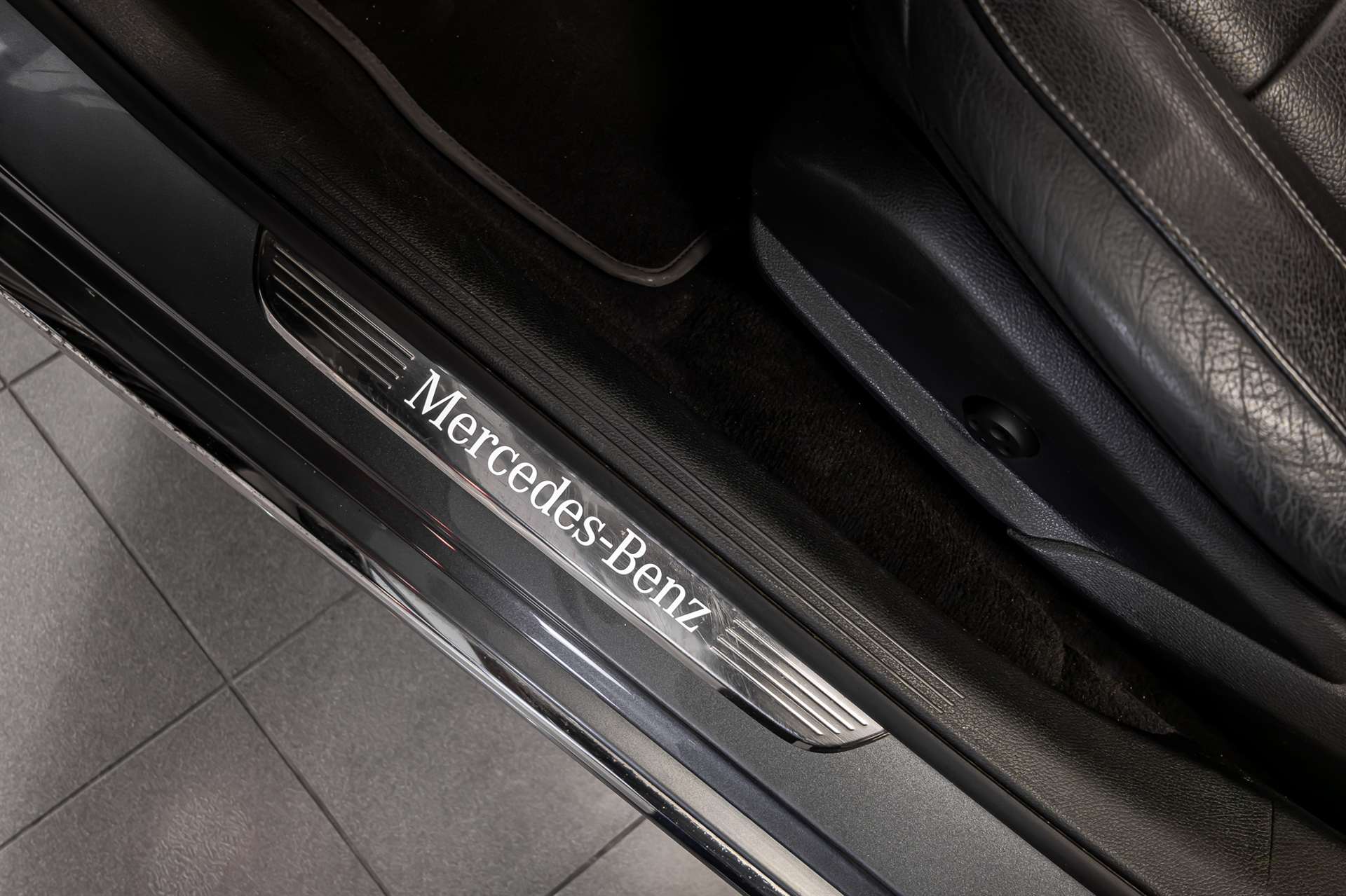 MERCEDES-BENZ E 200 Avantgarde 4Matic 9G-Tronic-image-11