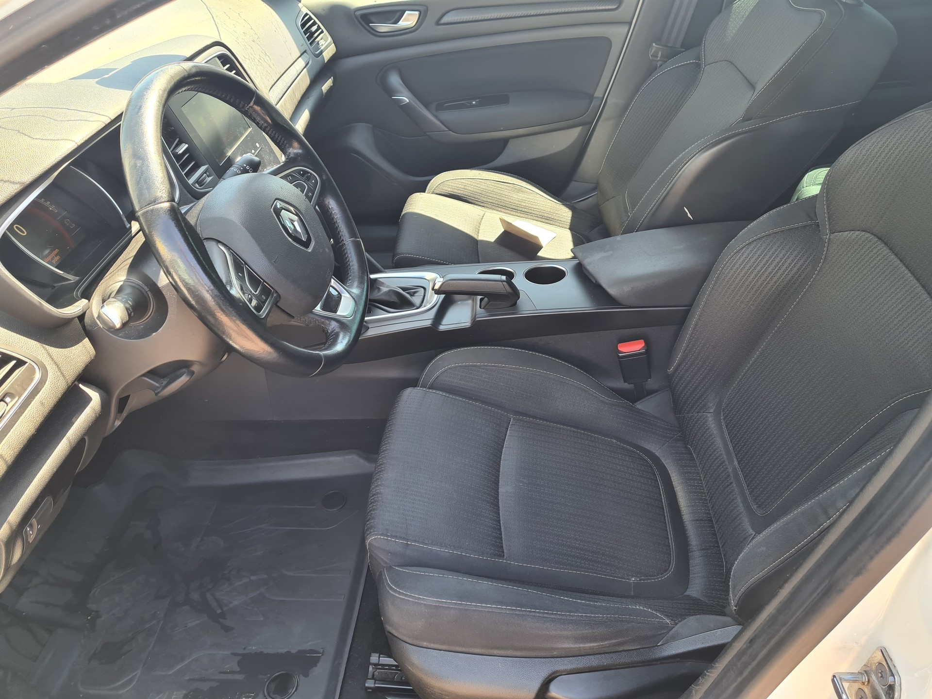 RENAULT Mégane Grandtour 1.5 dCi GT Line EDC-image-9