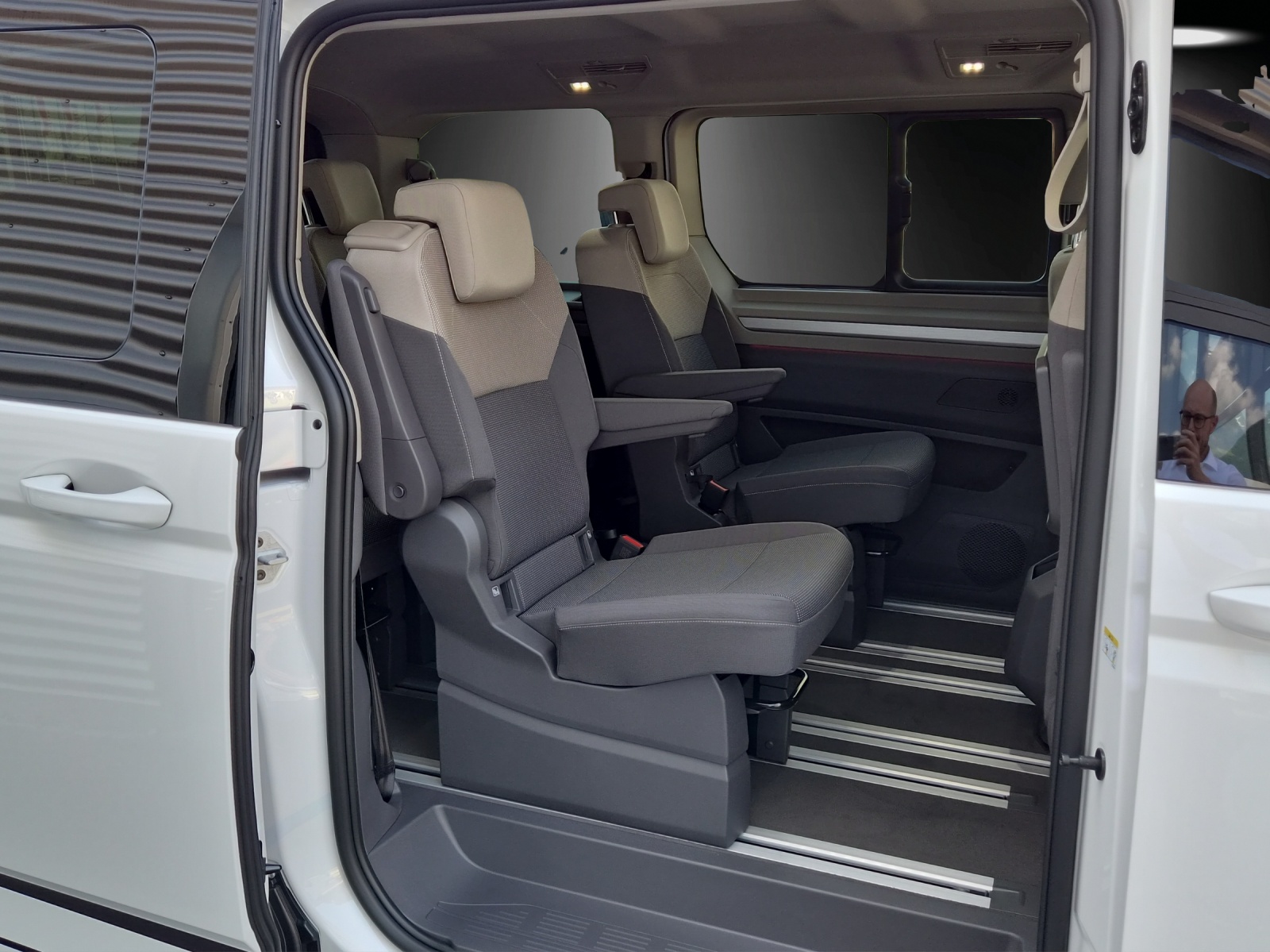 VW Multivan 2.0 TDI Life Edition DSG-image-7