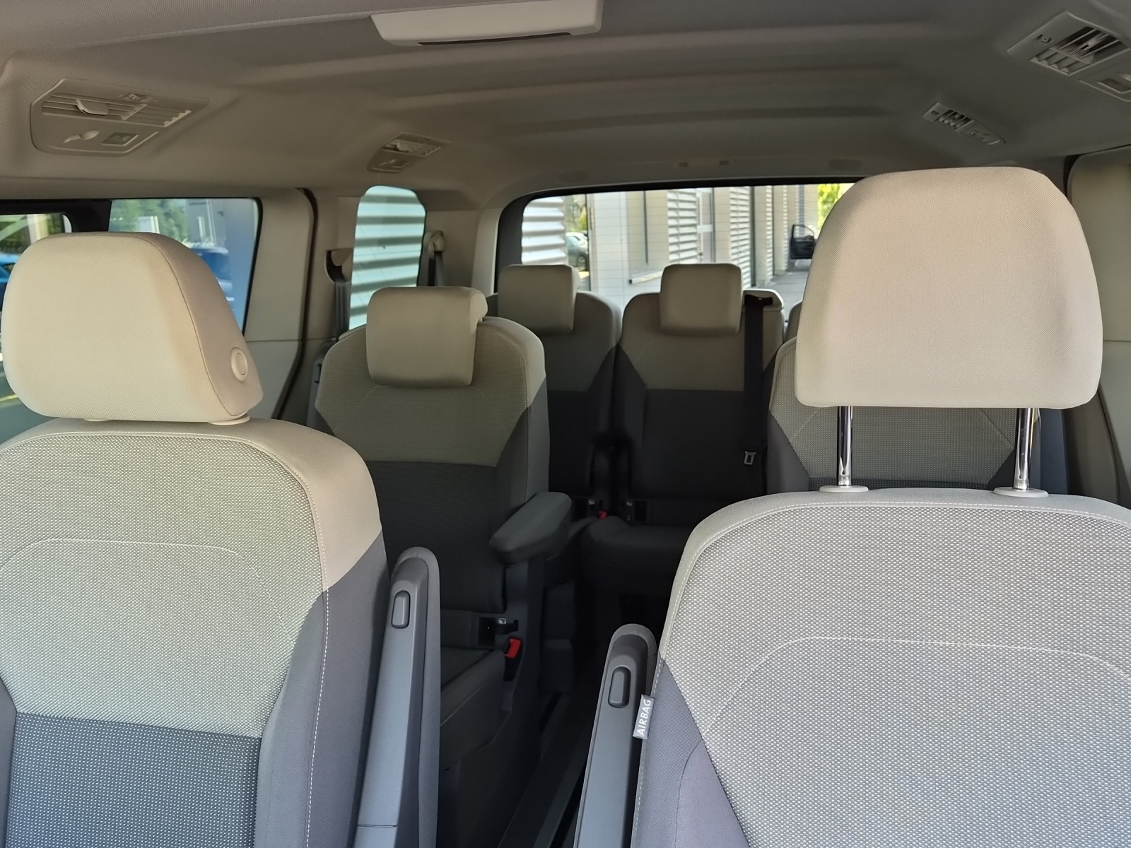 VW Multivan 2.0 TDI Life Edition DSG-image-13