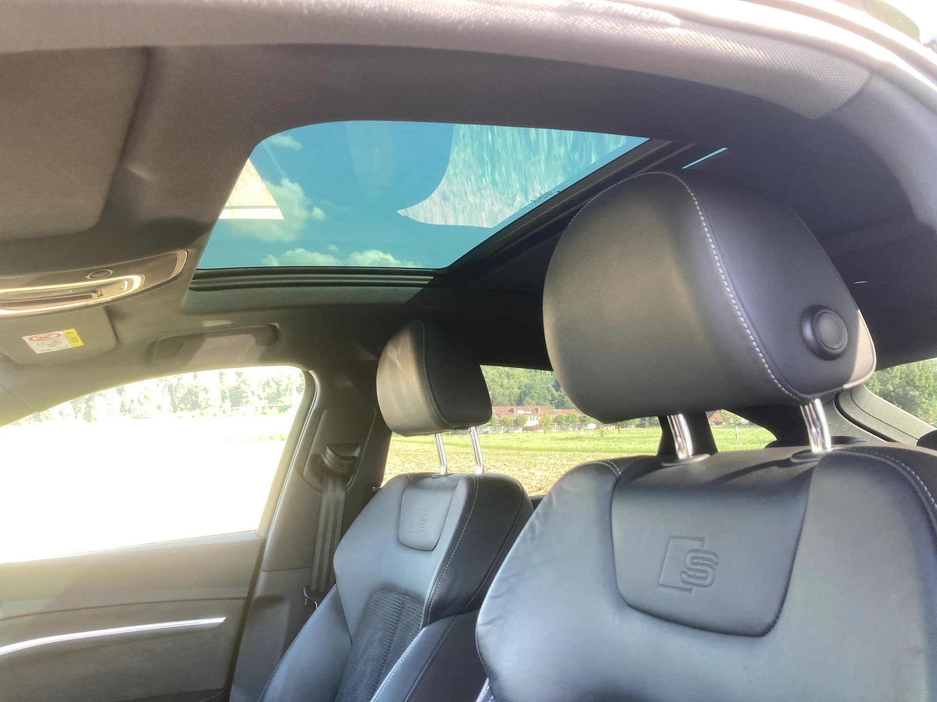 AUDI e-tron 50 Sportback S Line quattro mit Anhängerkupplung-image-12