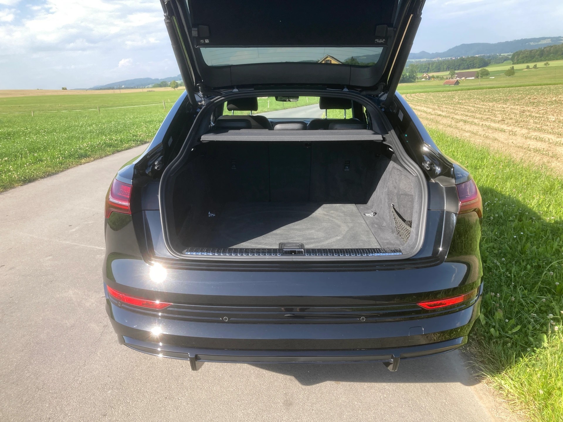 AUDI e-tron 50 Sportback S Line quattro mit Anhängerkupplung-image-6