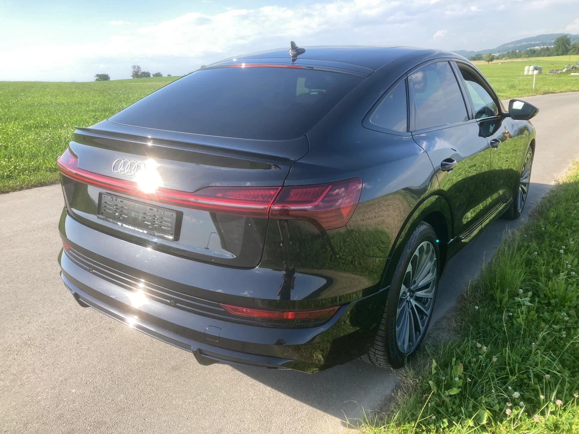 AUDI e-tron 50 Sportback S Line quattro mit Anhängerkupplung-image-3