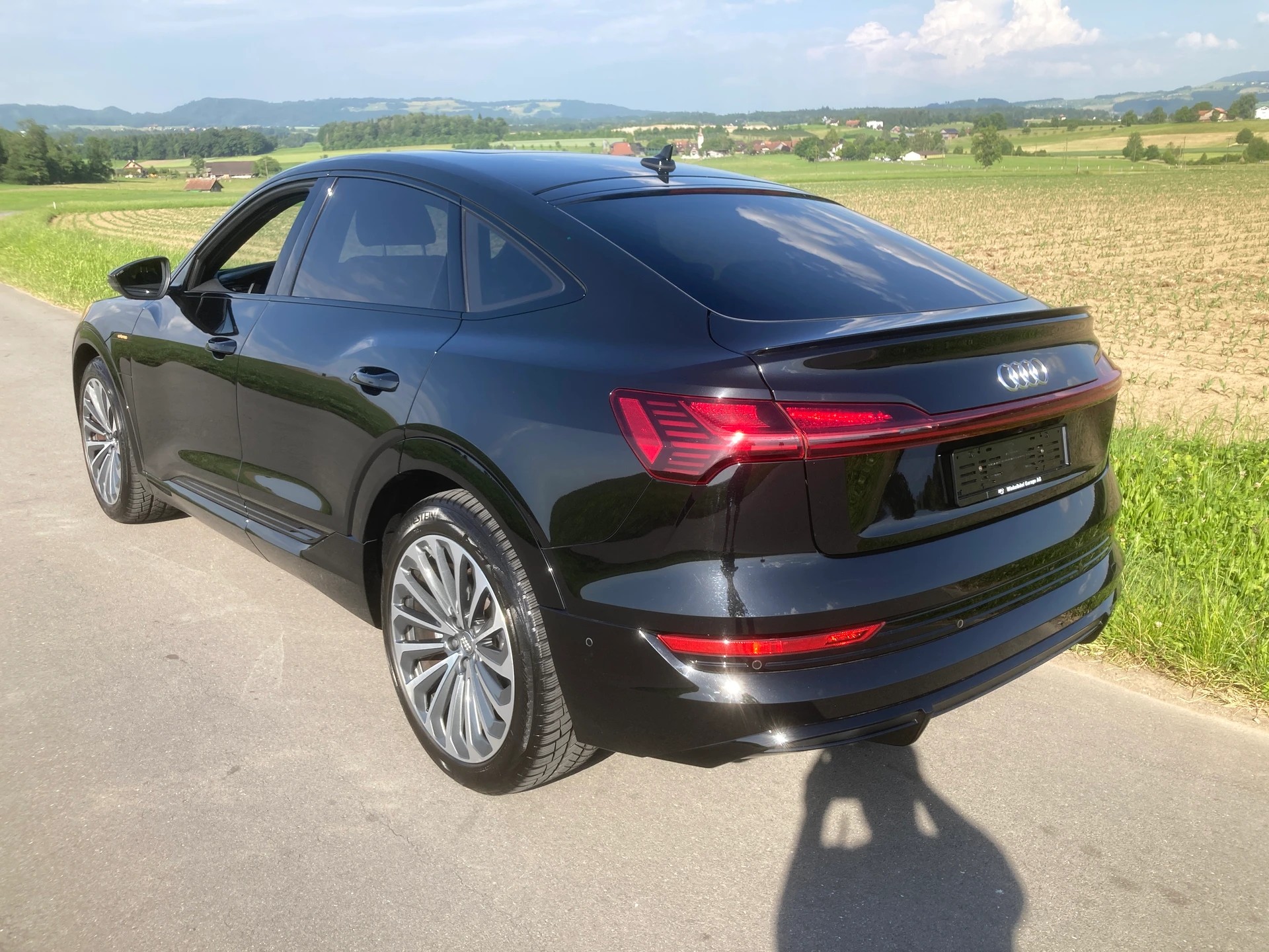AUDI e-tron 50 Sportback S Line quattro mit Anhängerkupplung-image-4