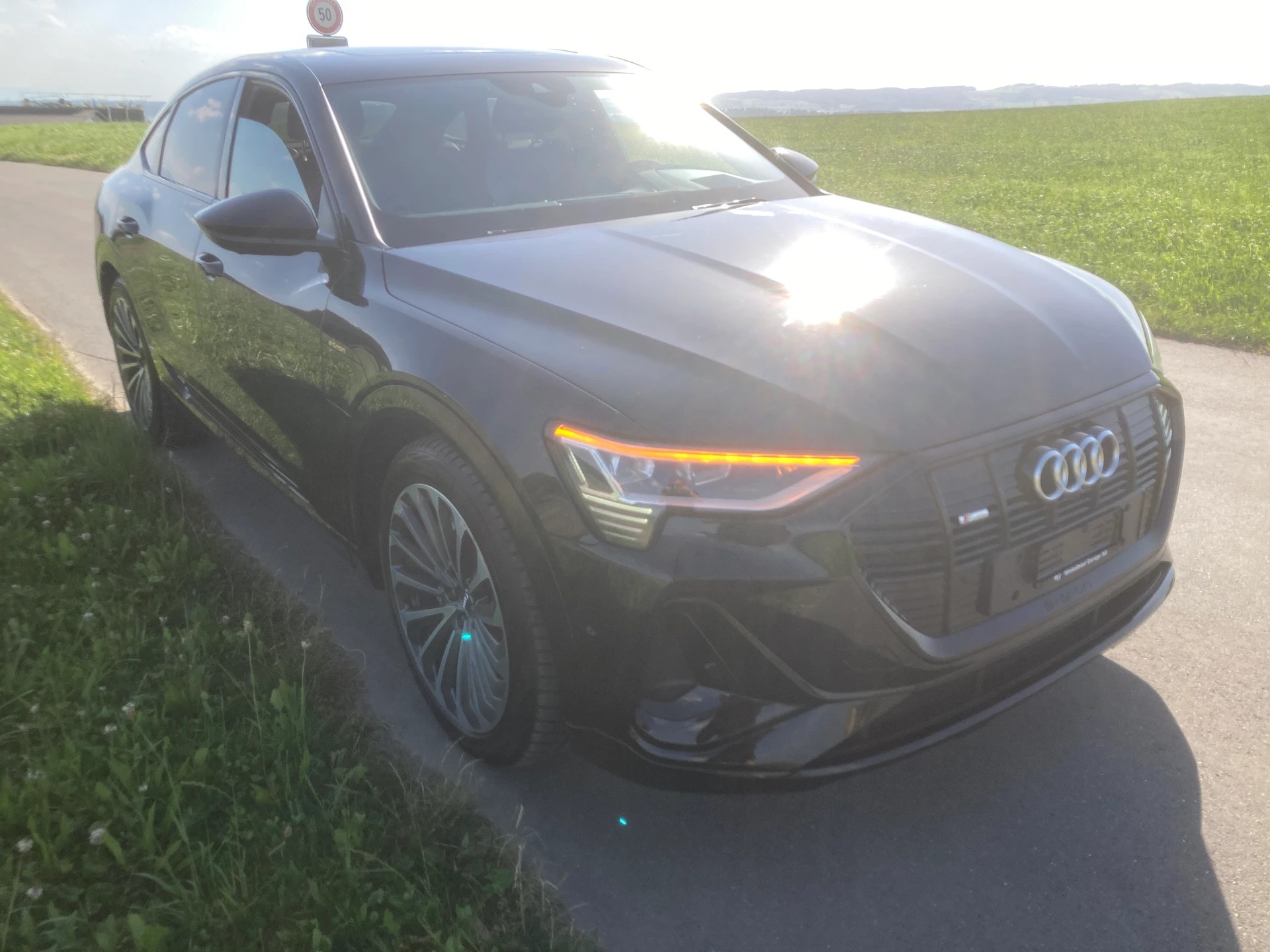AUDI e-tron 50 Sportback S Line quattro mit Anhängerkupplung-image-2