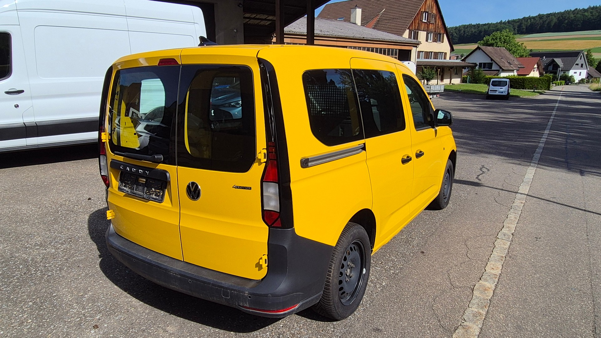 VW Caddy Cargo 2.0TDI 4Motion-image-3