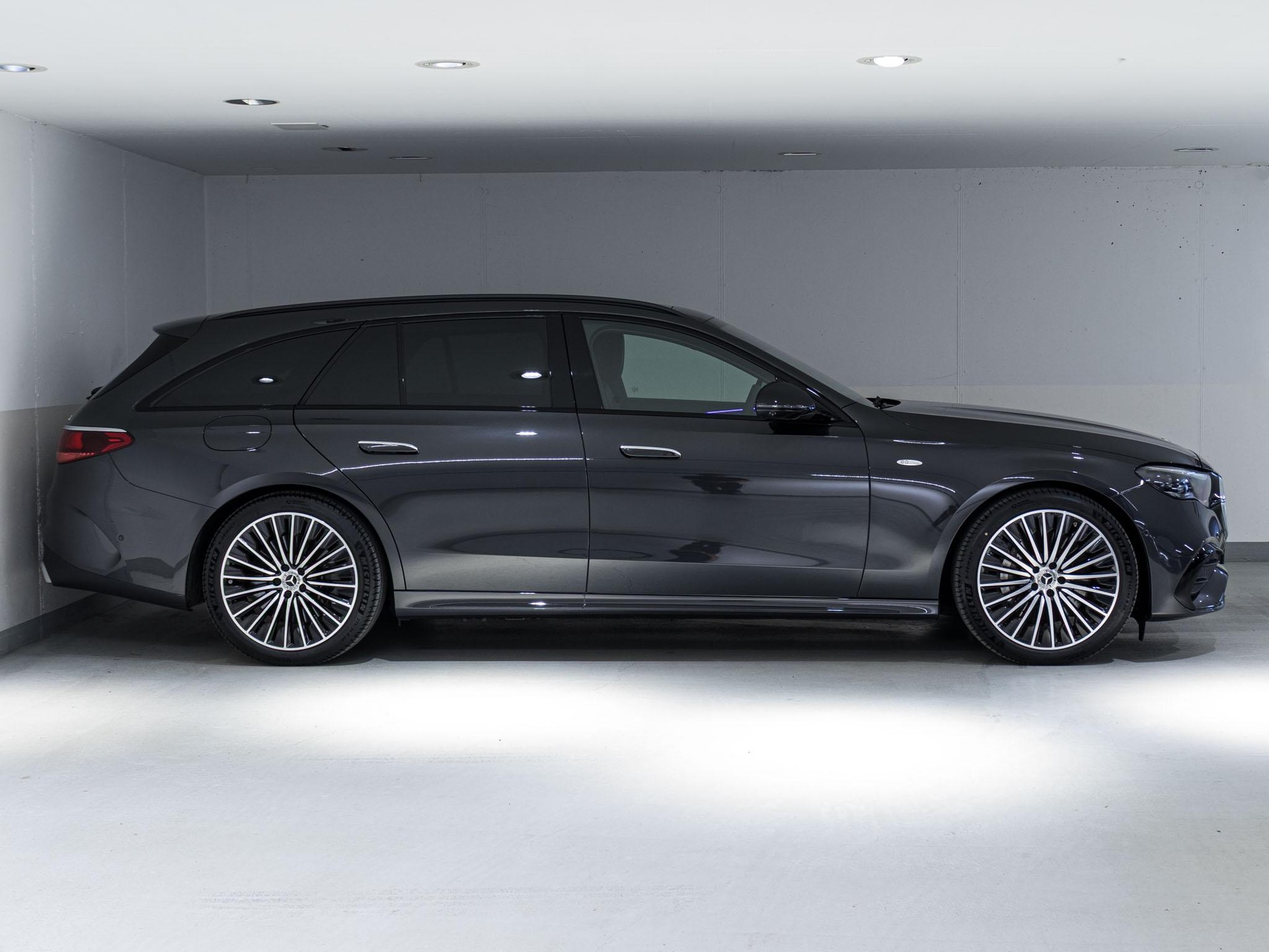 MERCEDES-BENZ E 300 de 4MATIC T-Modell-image-1