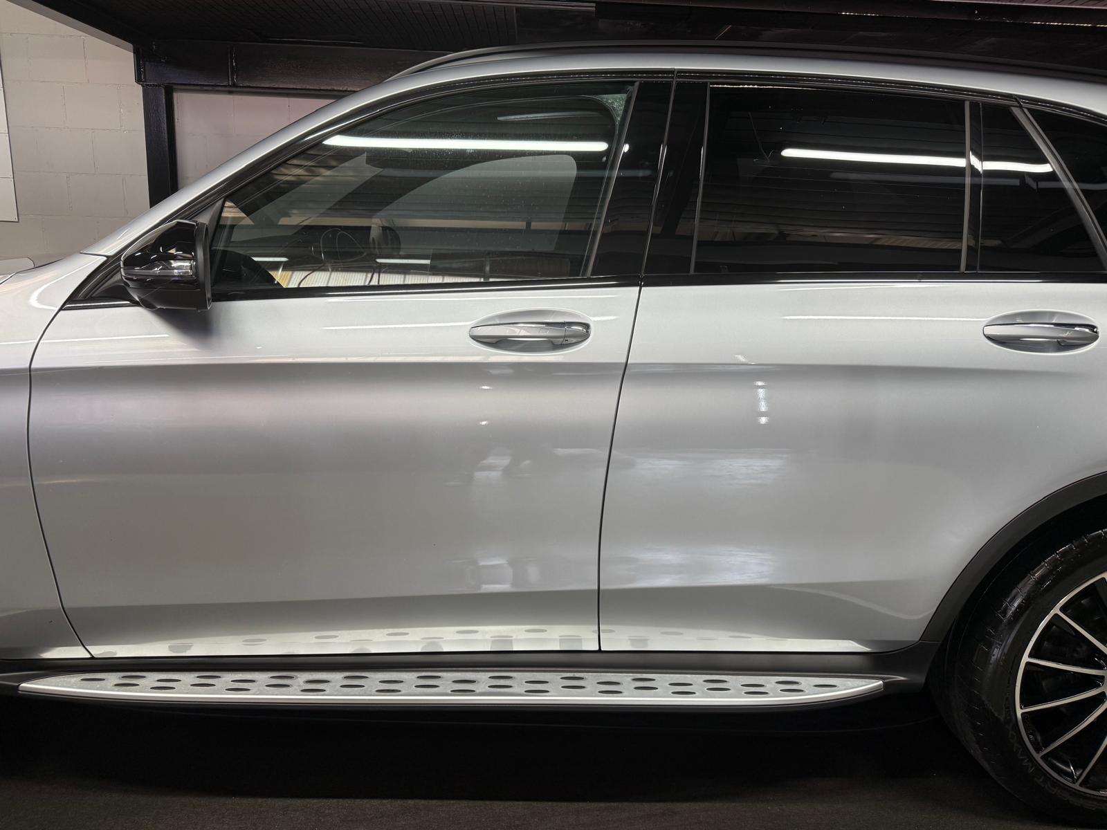 MERCEDES-BENZ GLC 200 AMG Line Plus 4Matic 9G-Tronic-image-4