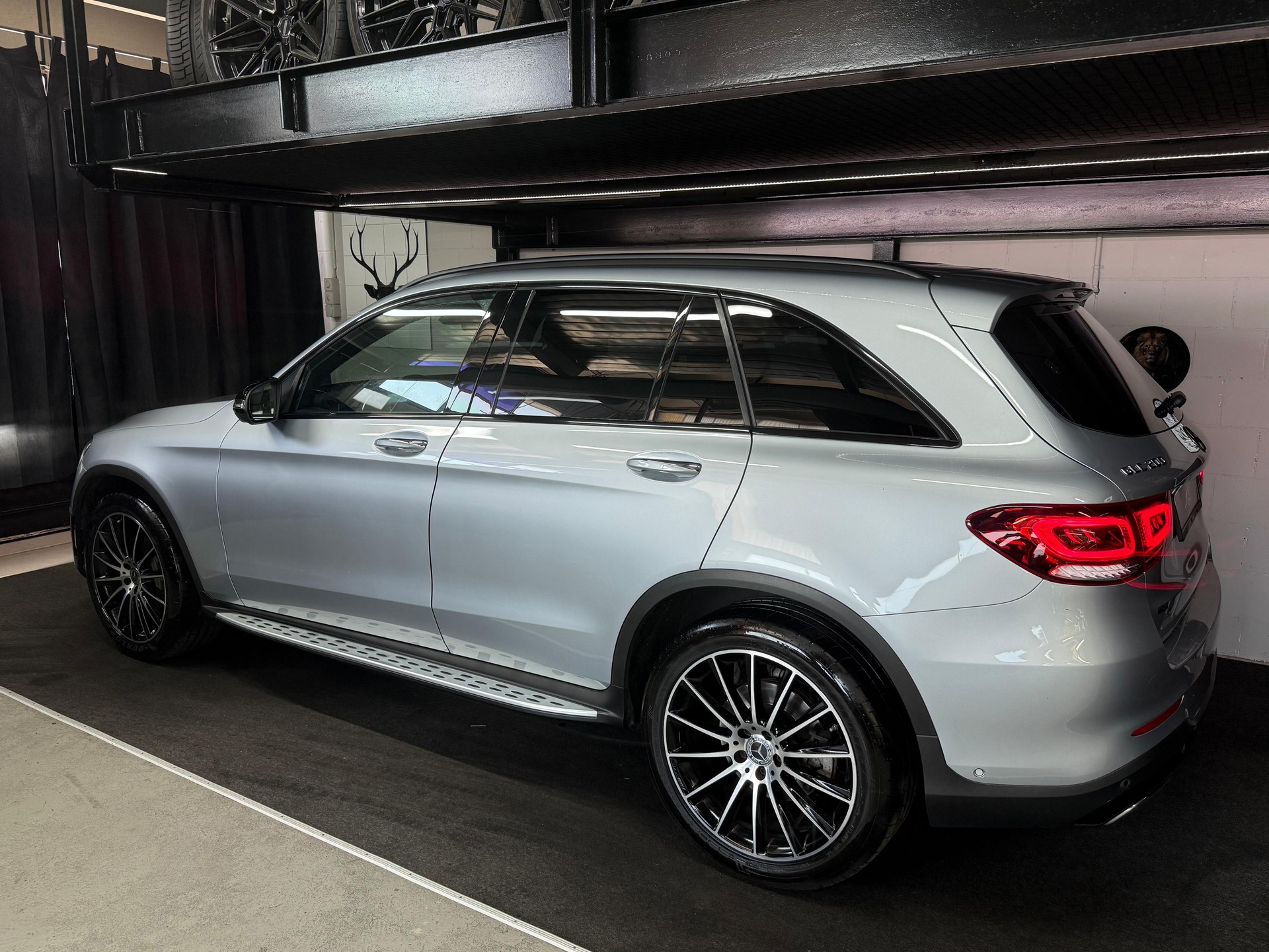 MERCEDES-BENZ GLC 200 AMG Line Plus 4Matic 9G-Tronic-image-7