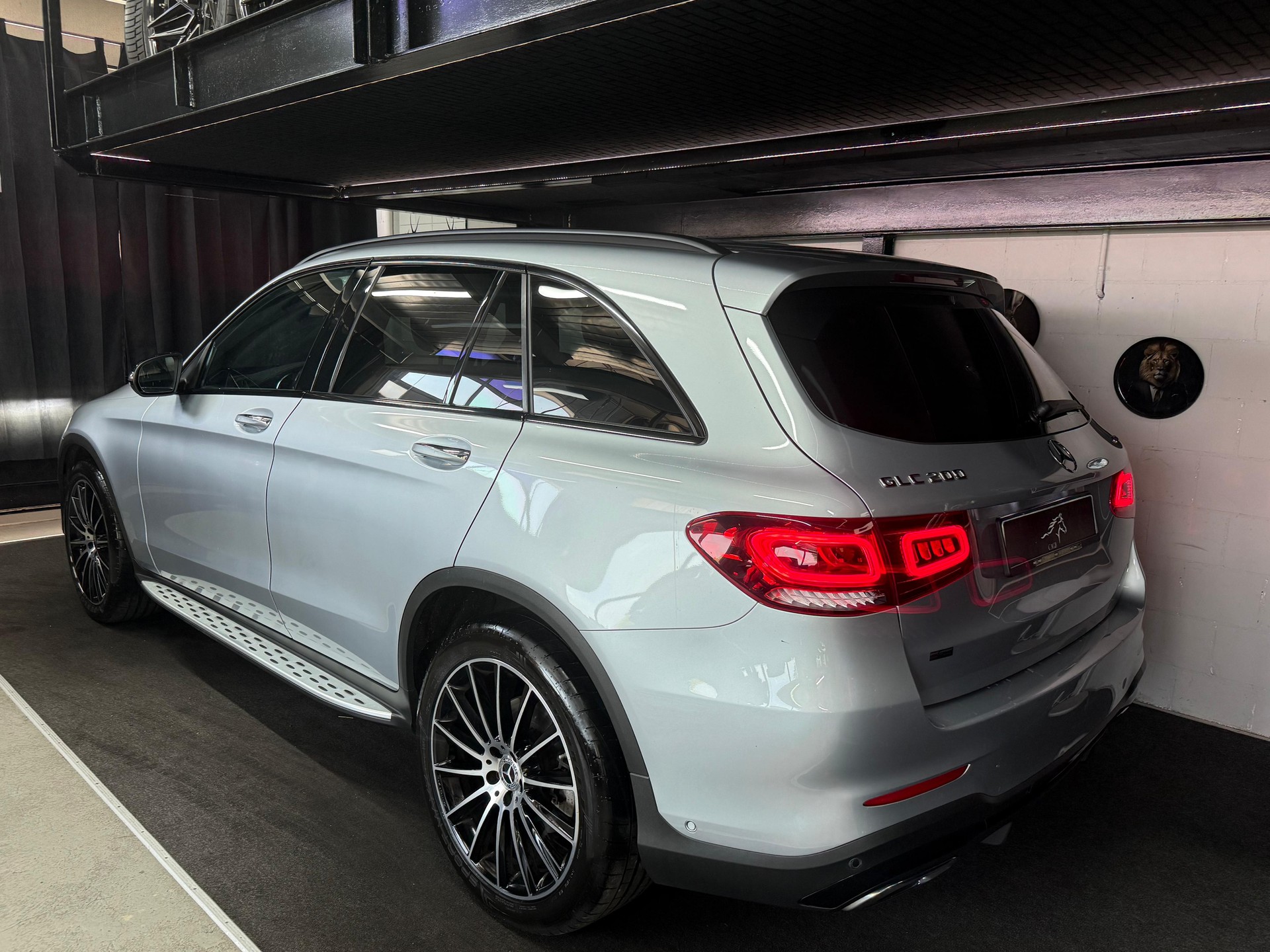 MERCEDES-BENZ GLC 200 AMG Line Plus 4Matic 9G-Tronic-image-8