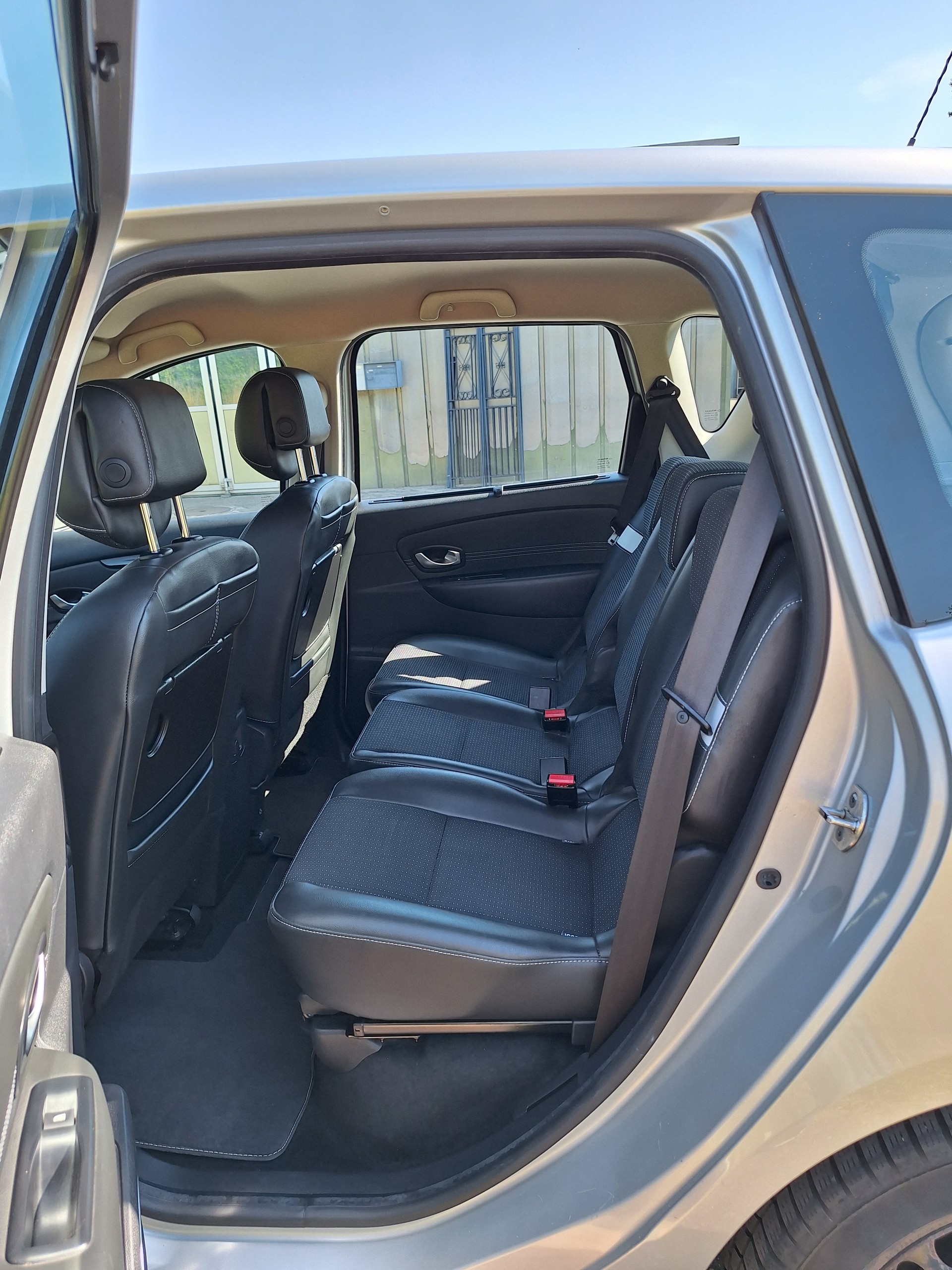 RENAULT Scénic 1.5 dCi Expression EDC-image-9