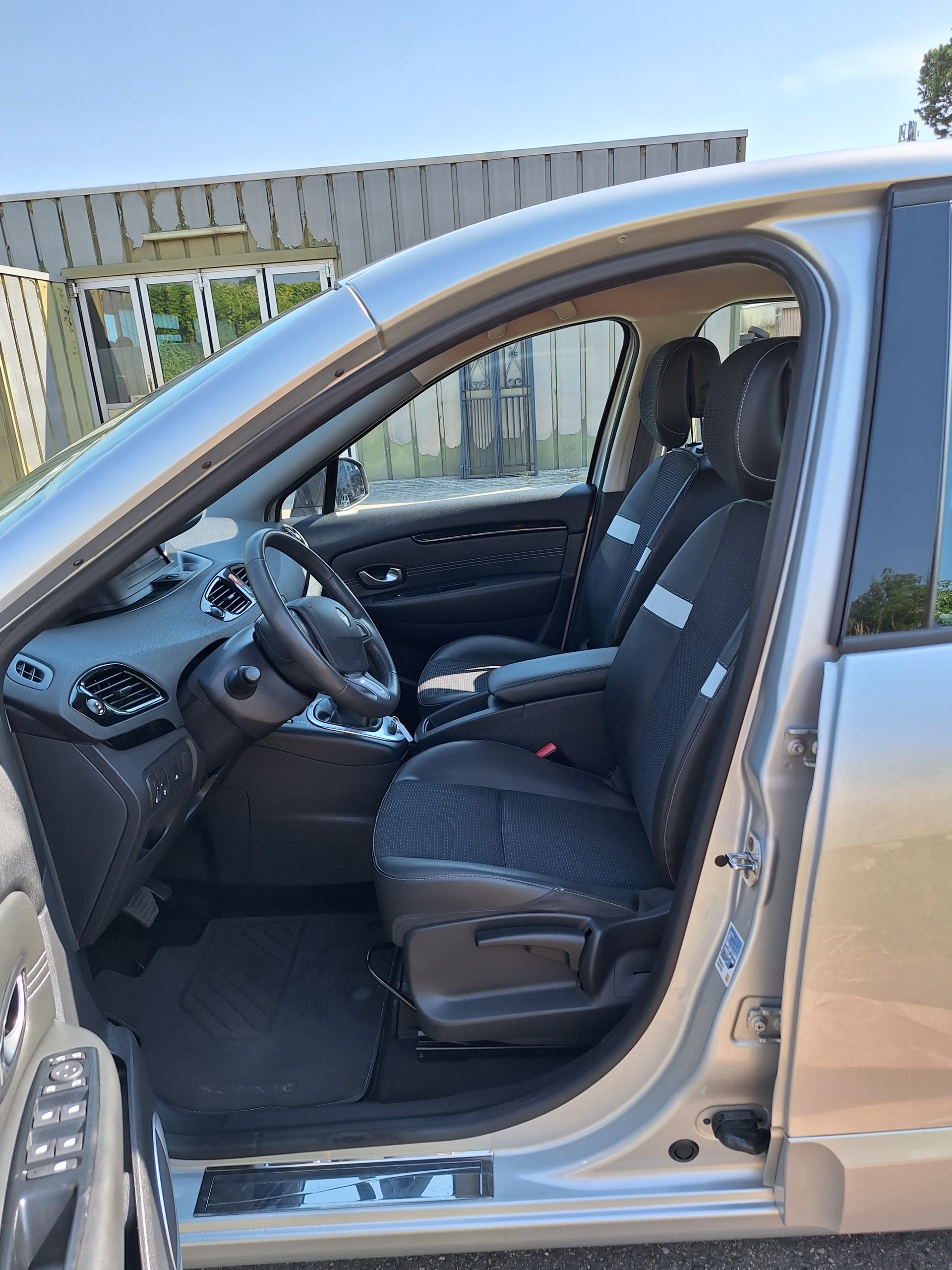 RENAULT Scénic 1.5 dCi Expression EDC-image-6