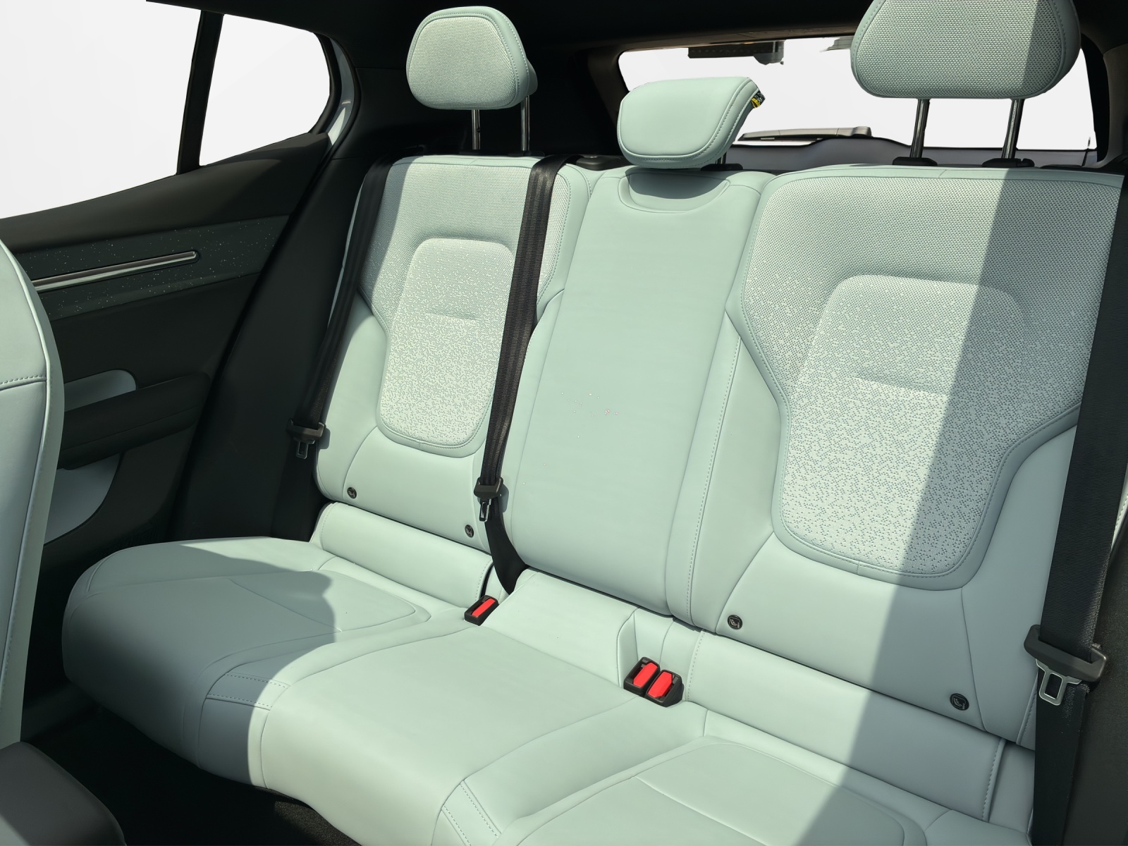 VOLVO EX 30 E60 Twin Ultra Performance AWD-image-13
