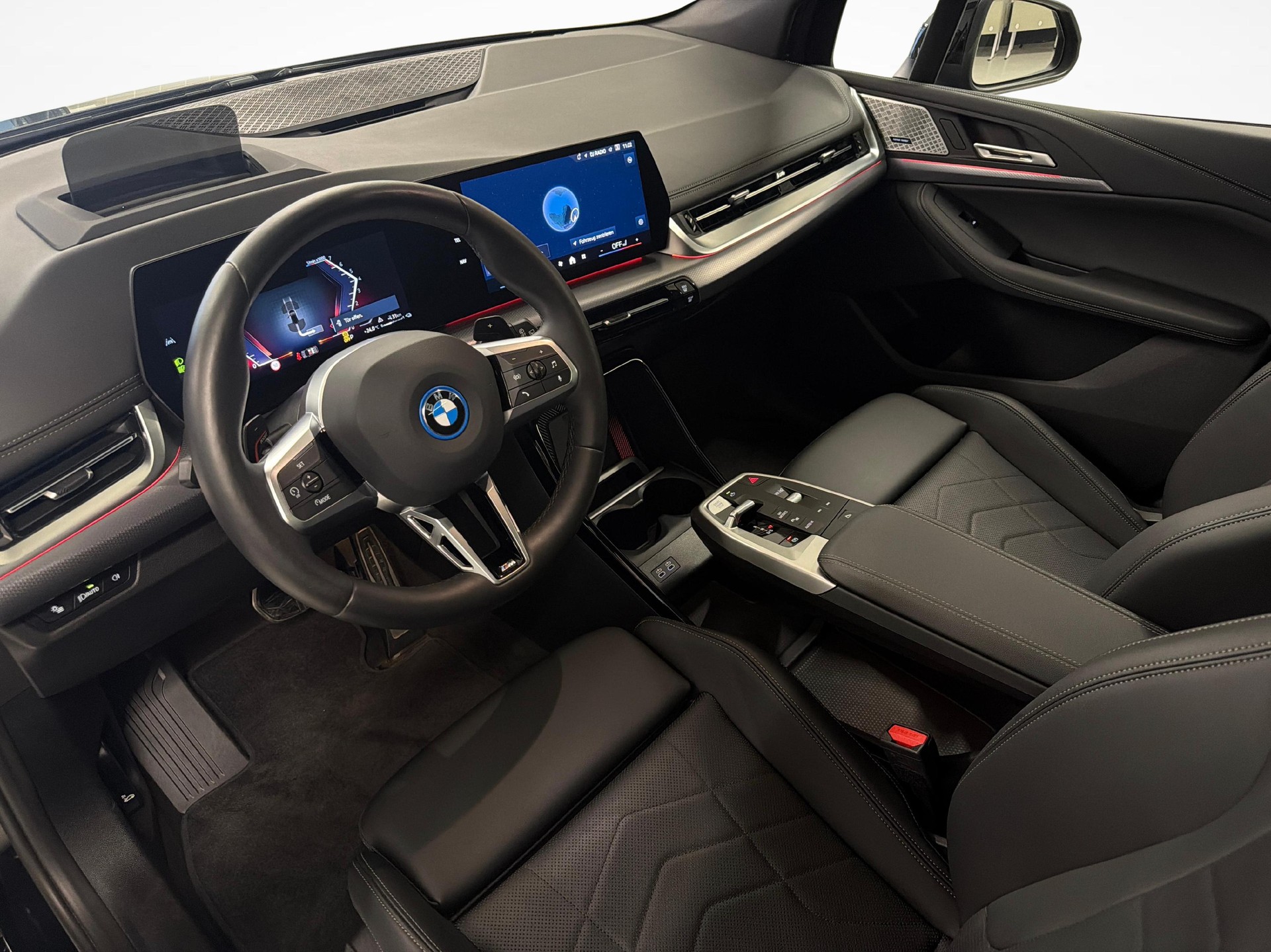 BMW 225e xDrive Active Tourer-image-11