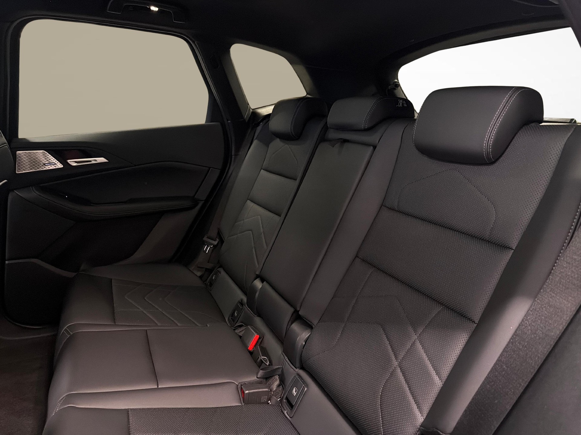 BMW 225e xDrive Active Tourer-image-18