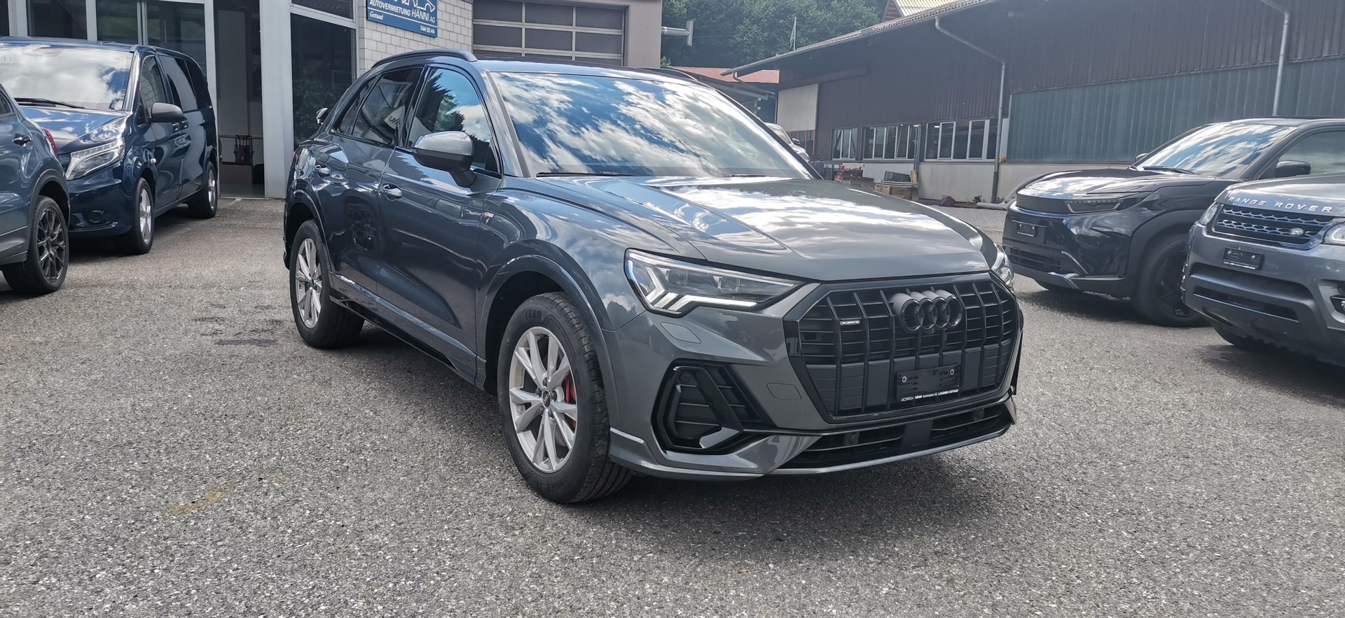 AUDI Q3 2.0 40 TDI S line quattro S-Tronic-image-1