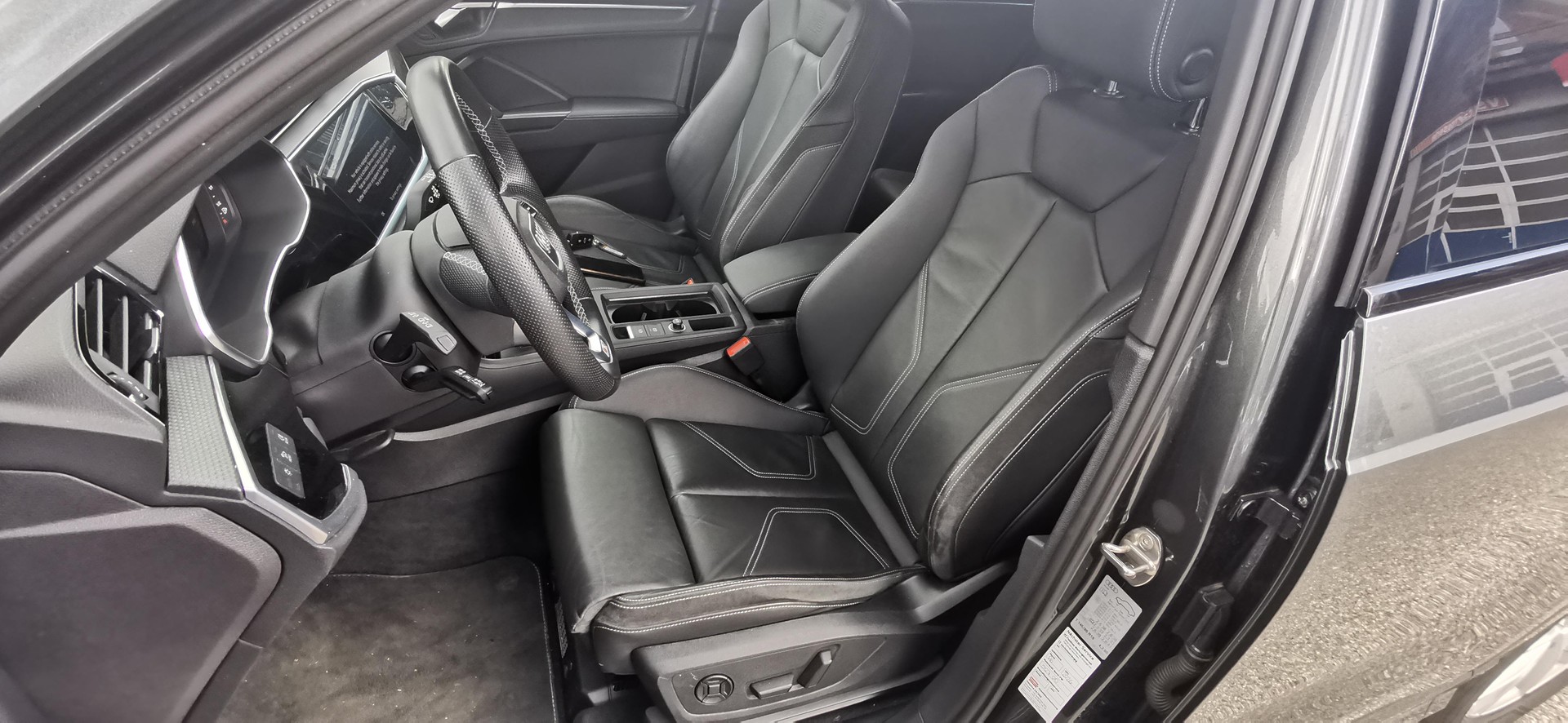 AUDI Q3 2.0 40 TDI S line quattro S-Tronic-image-8